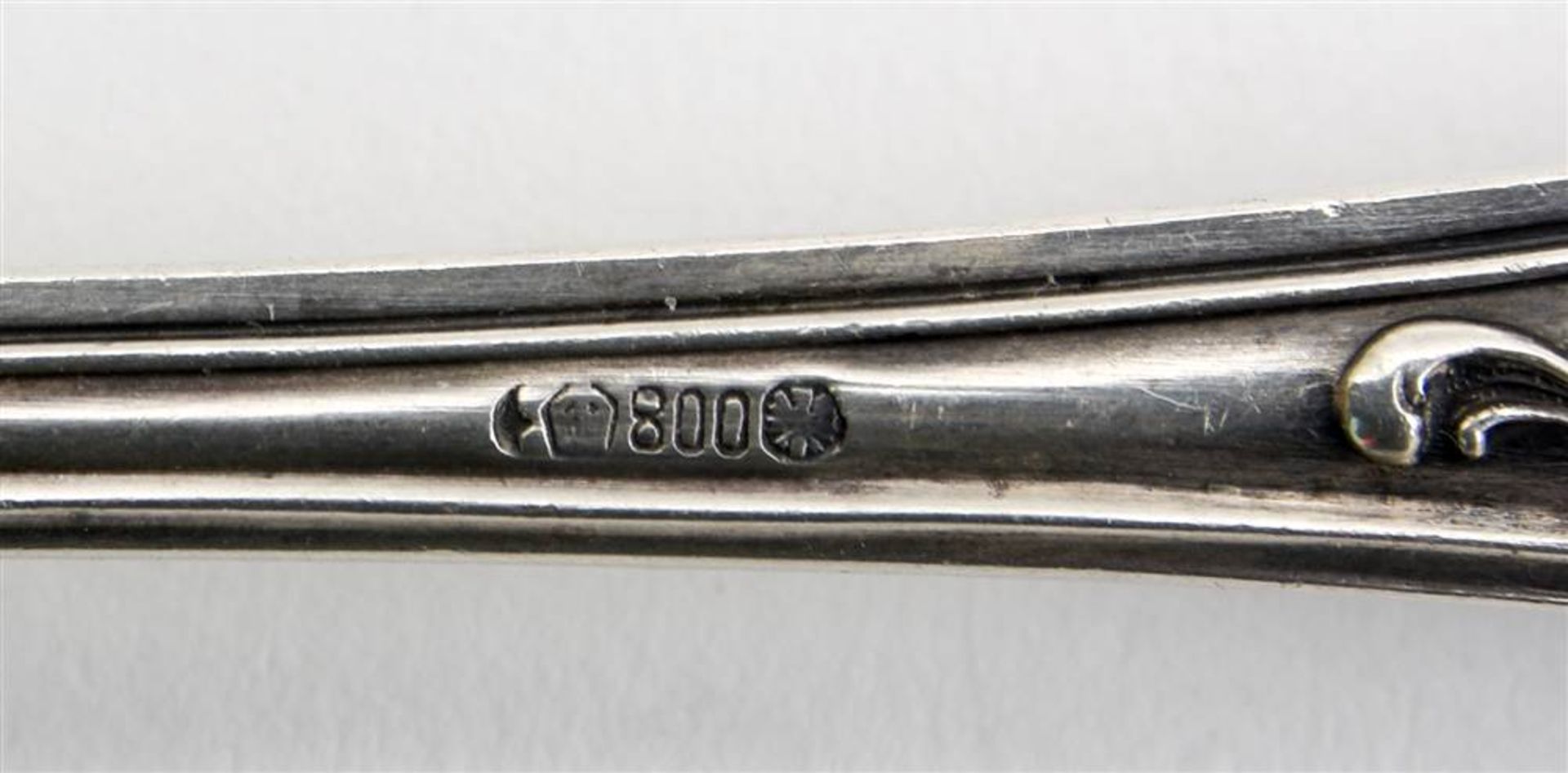 TAFELSERVICE FÜR 24 PERSONEN, ca. 23 kg 800er deutsches Silber gemarkt, rückseitig monogrammiert, - Bild 16 aus 35