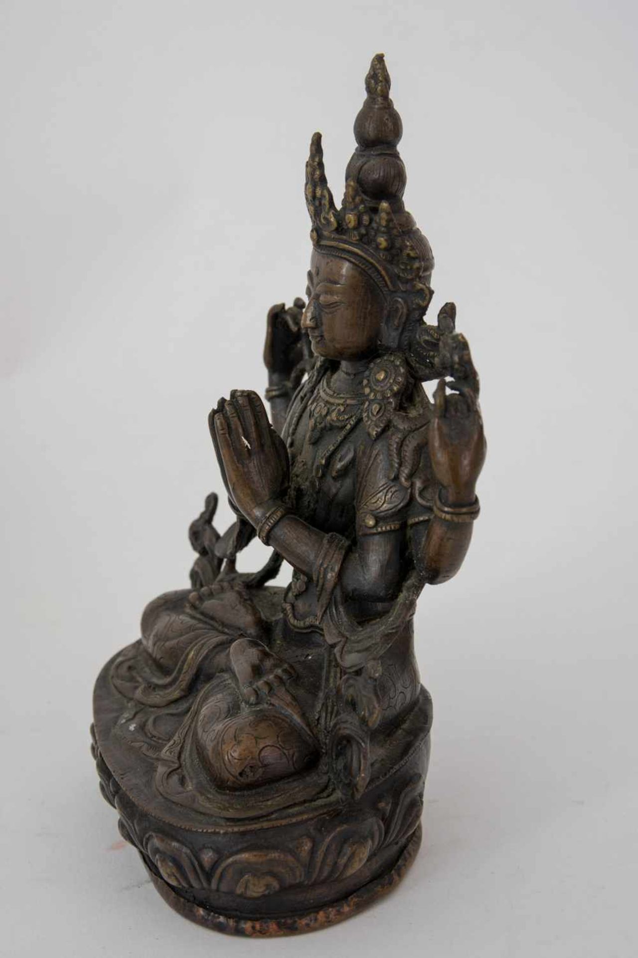 AVALOKITESVARA BODHISATTVA, Bronze, Tibet/Nepal 20. Jahrhundert Eine Avalokitesvara Bodhisattva - Bild 4 aus 5