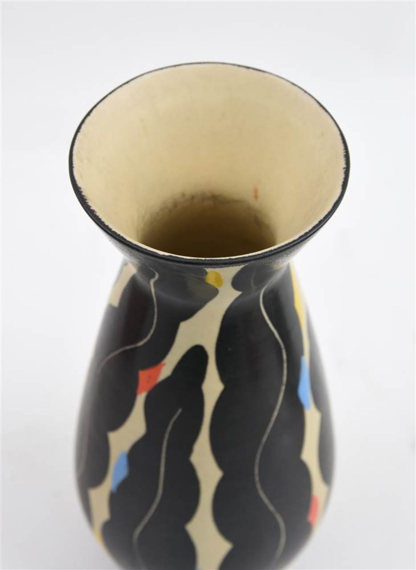 KERAMIK- VASE, bunte glasierte Keramik, nummeriert, 20. Jahrhundert Vase aus bemalter glasierter - Bild 3 aus 3