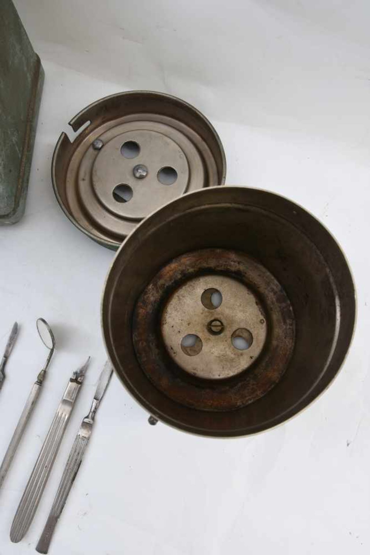 ZAHNARZT-UTENSILIEN, Kupfer verzinkt/Stahl, frühes 20. Jahrhundert Diverse zahnmedizinische - Bild 3 aus 4