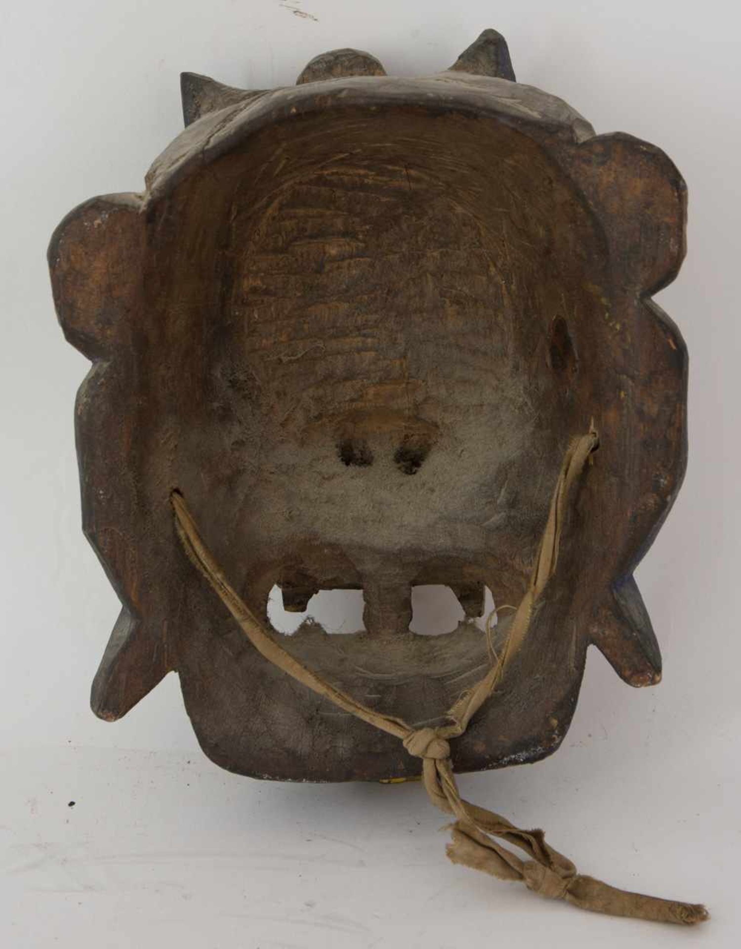 Maske des Schutzgottes BHAIRAVA, Holz, Nepal/Tibet 20. Jahrhundert. Geschnitzte und polychrom - Image 2 of 2