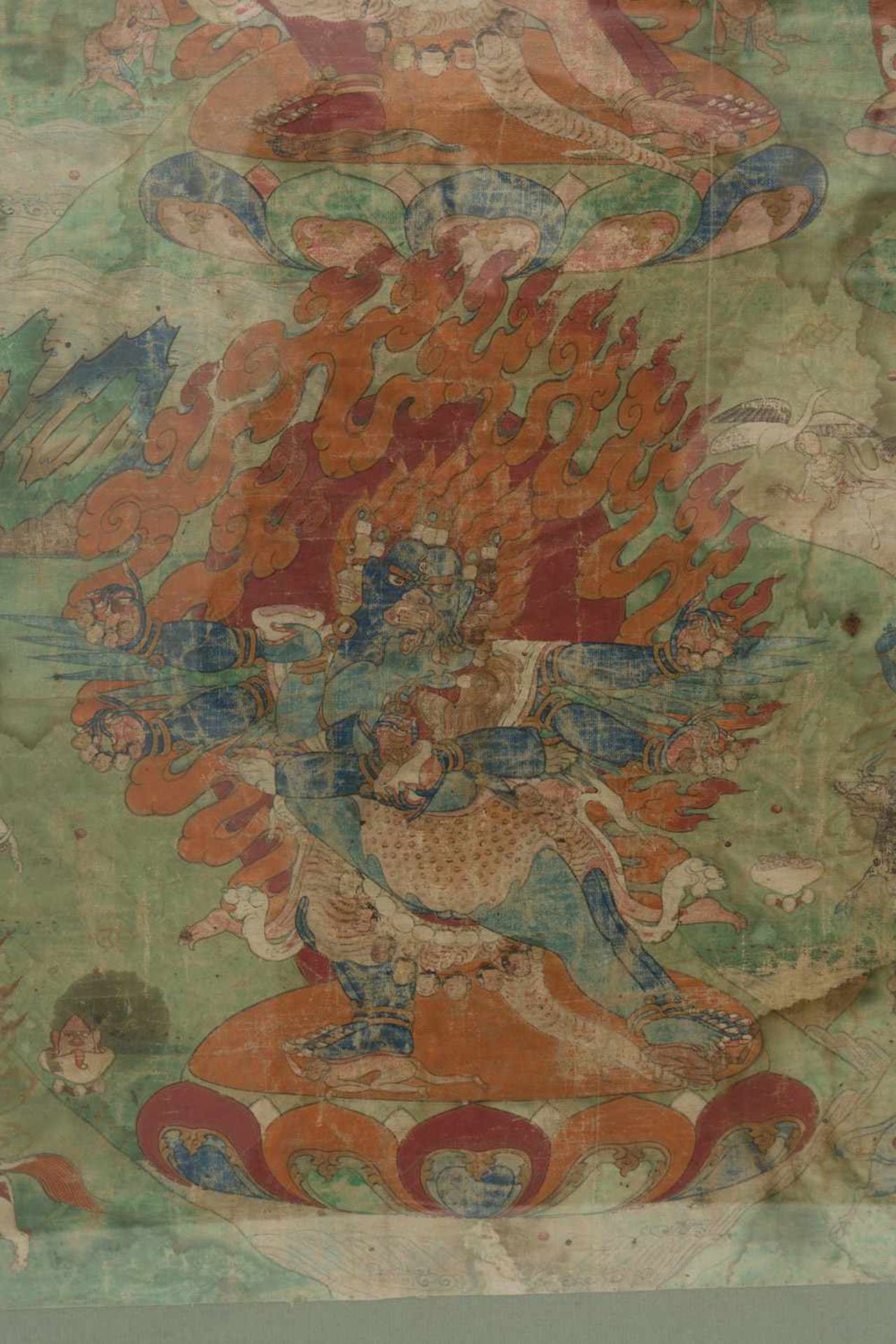 THANGKA MAHAKALA TANZT, Seide auf Leinen, Tibet, spätes 19. Jahrhundert. Antiker Thangka mit - Image 3 of 6