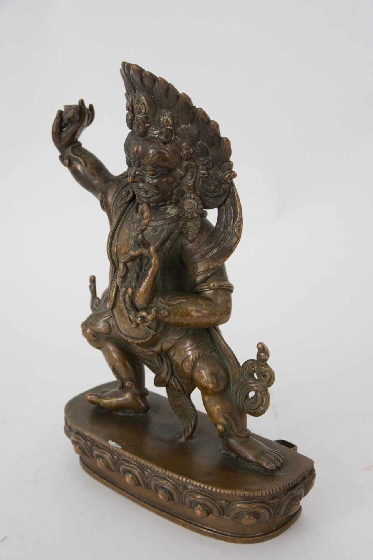 FIGUR DES MAHAKALA MIT ZWEI ARMEN, Bronze, Nepal Eine bronzene Figur, die die buddhistische Gottheit - Bild 5 aus 6