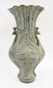 BRONZEVASE, Bronze ziseliert und patiniert, China, 20. Jahrhundert Bauchige Vase aus Bronze,