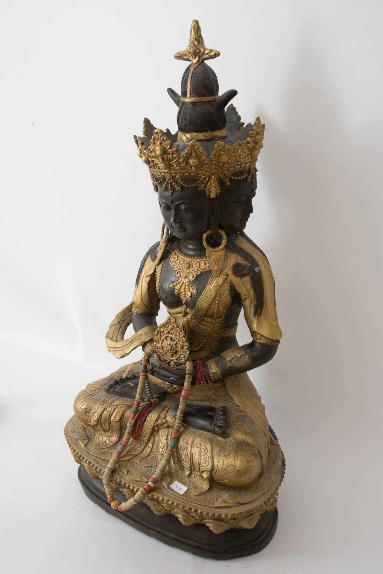 GUANYIN Statuette,vergoldet, Ostasien 20. Jahrhundert. Teils goldfarbig bemalte Statuette der - Image 5 of 9
