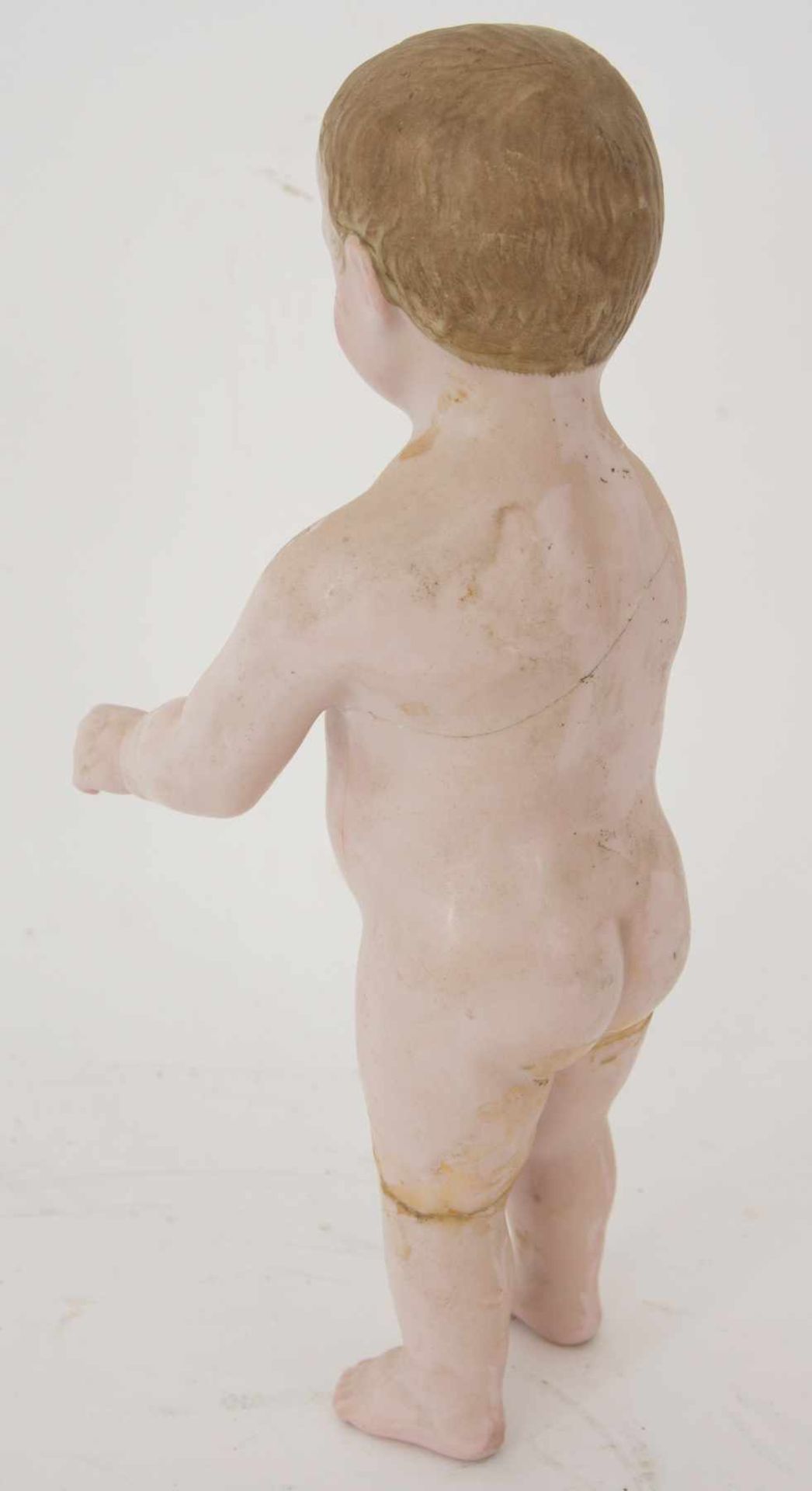 ANTIQUE PORCELAIN FIGURE Beschreibung Antique porcelain figure modelled as a baby, 12 x 28 cm. - Image 6 of 7