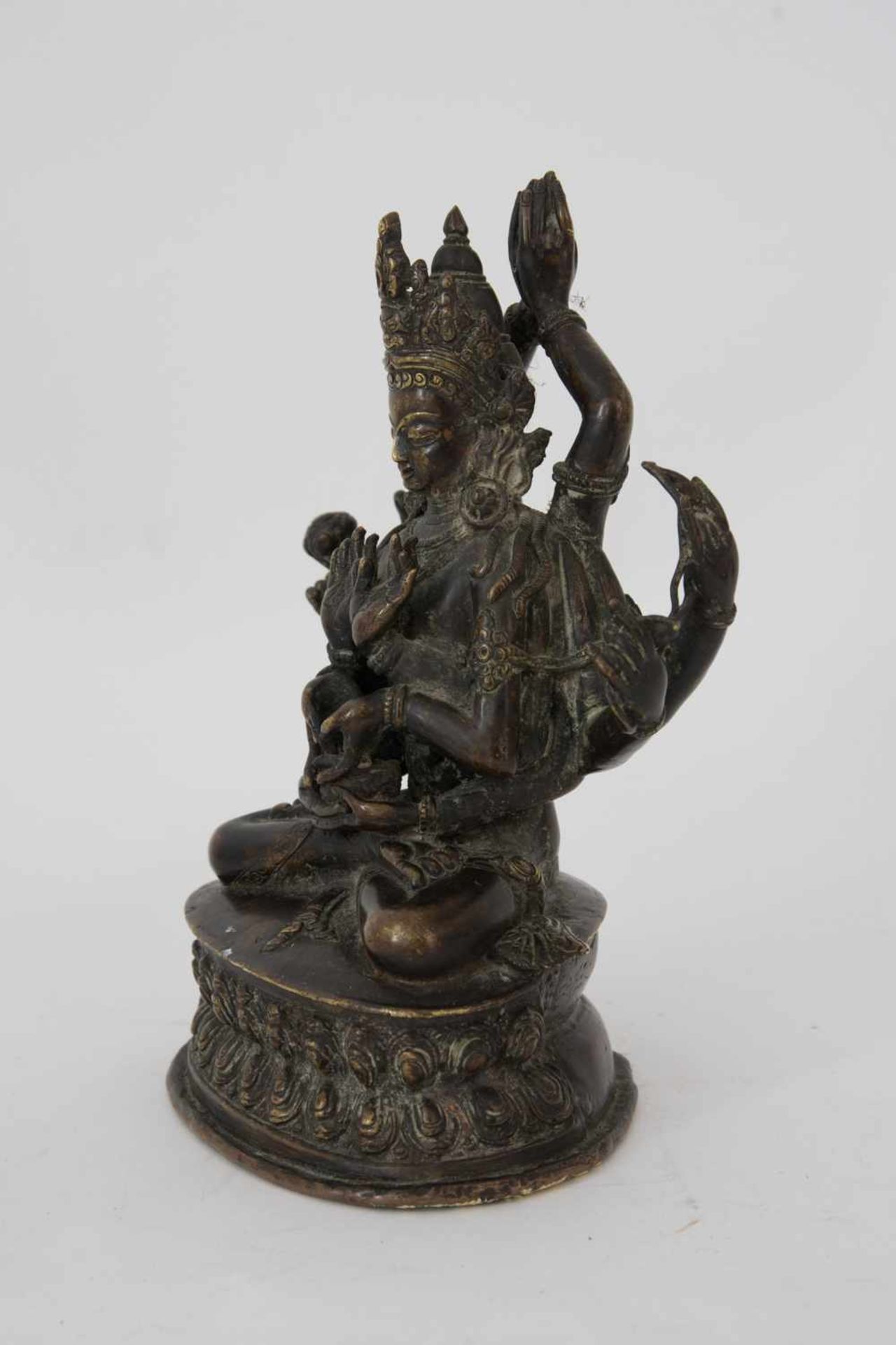 AVALOKITESVARA BODHISATTVA FIGURE, bronze, eastern Asia. A bronze Avalokitesvara Bodhisattva figure, - Bild 3 aus 7