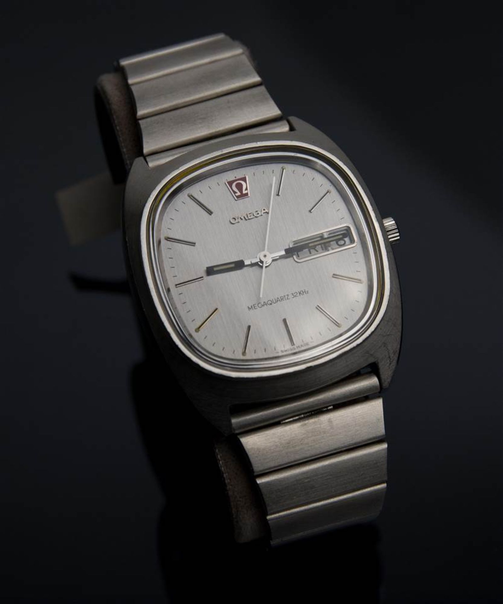 MEN'S WRISTWATCH, Omega, Megaquartz 32KHz, stainless steel, Quartz "DiDate". Steel strap and