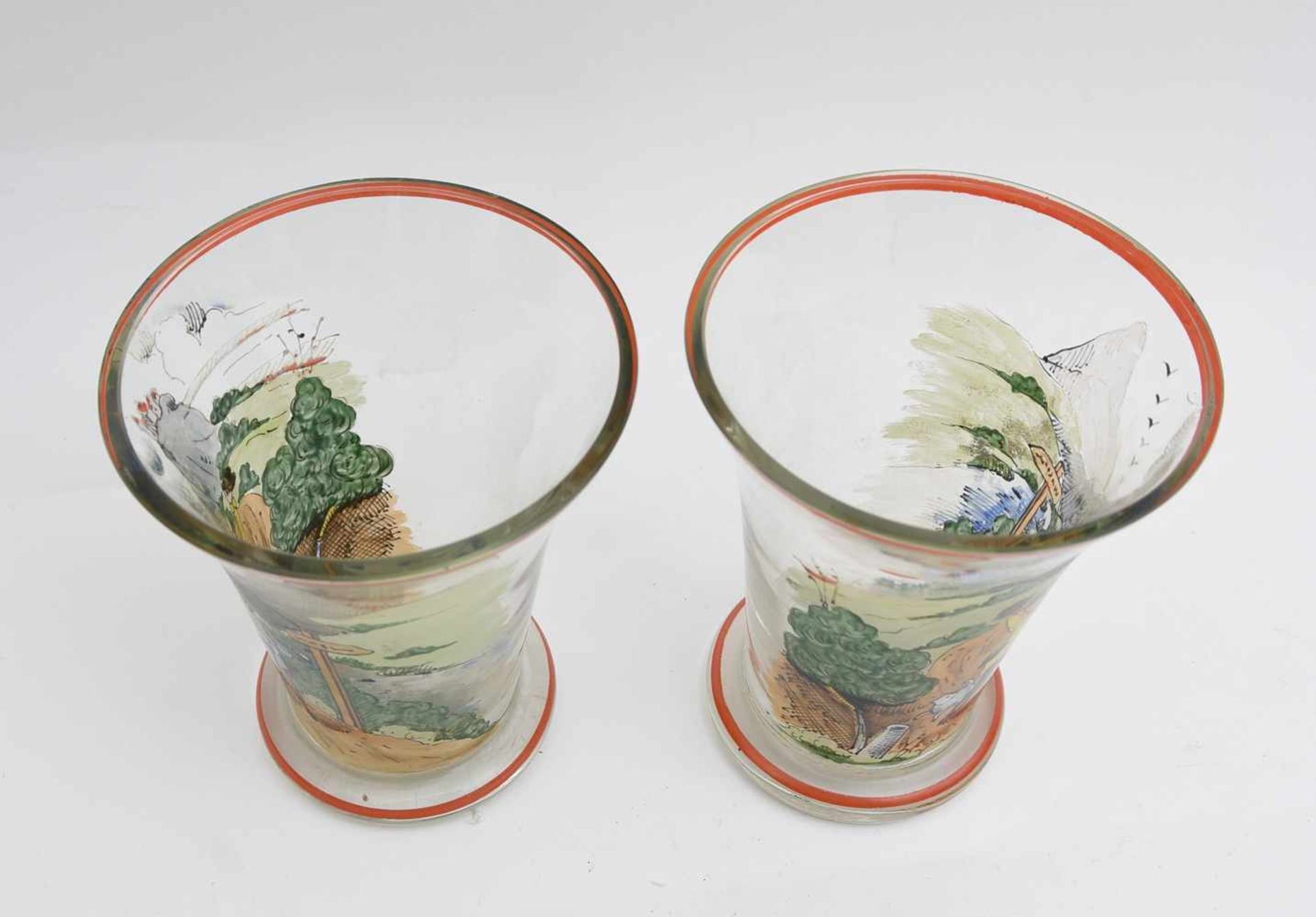 ZWEI ZIERGLÄSER, handbemaltes Glas, 1.Hälfte 20. Jahrhundert Zwei identisch polychrom bemalte Gläser - Bild 2 aus 3