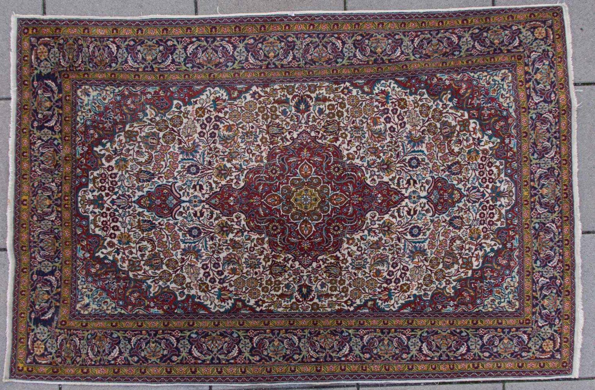 TEPPICH, Kashmar, Wolle auf Baumwolle ca. 1990 Maße: 187 x 124 cm