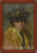 UNBEKANNTER KÜNSTLER. "Junge Frau mit Hut", Pastellkreide auf Papier, hinter Glas gerahmt, um 1905
