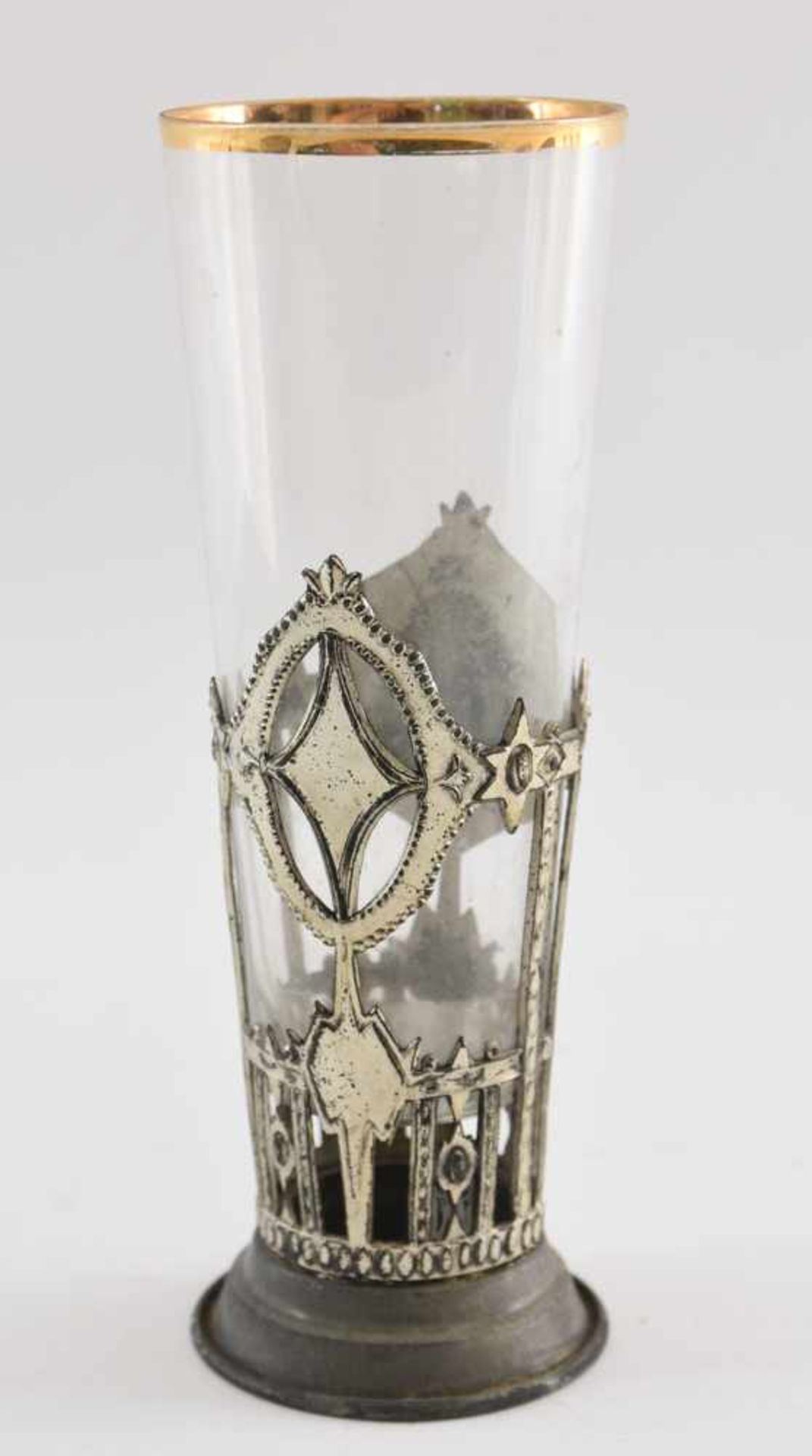 GLAS "ZUM ANDENKEN", mit Metall beschlagen und goldstaffiert, um 1900 Konischer Glaskörper schwebend - Bild 2 aus 3