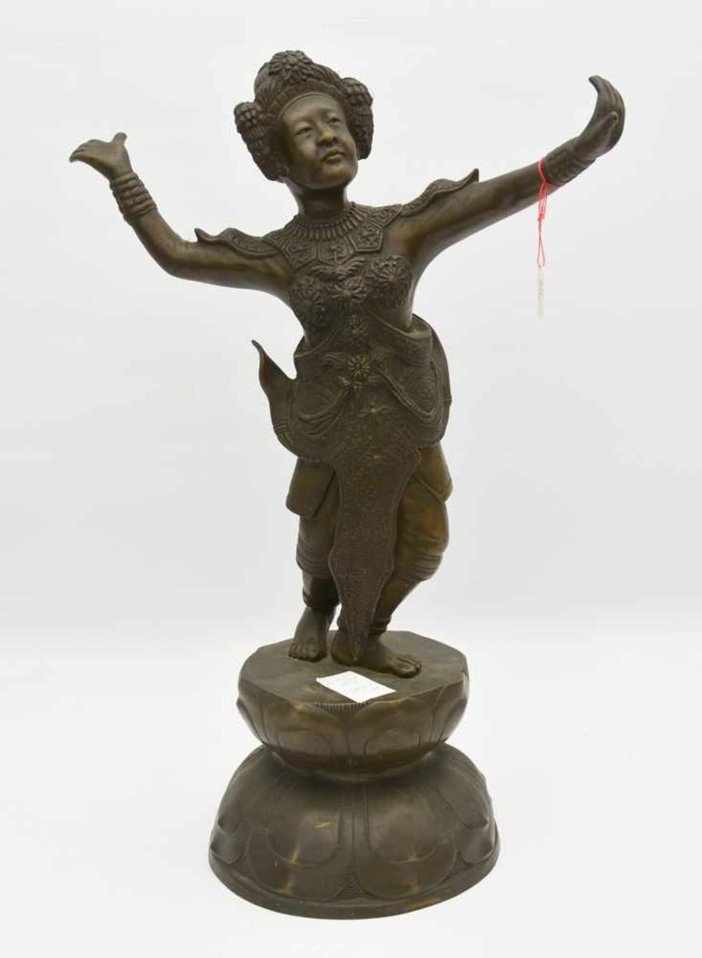 "TANZENDE GÖTTIN", Bronze patiniert, Südasien frühes 20. Jahrhundert Bronzefigur einer tanzenden