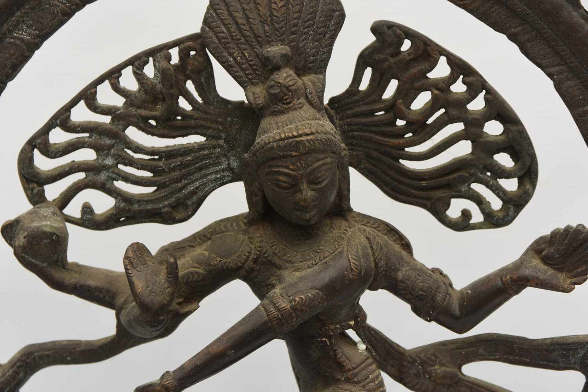 SHIVA, Bronzefigur auf Sockel, ziseliert, Indien 20. Jahrhundert Bronze der tanzenden indischen - Bild 2 aus 3