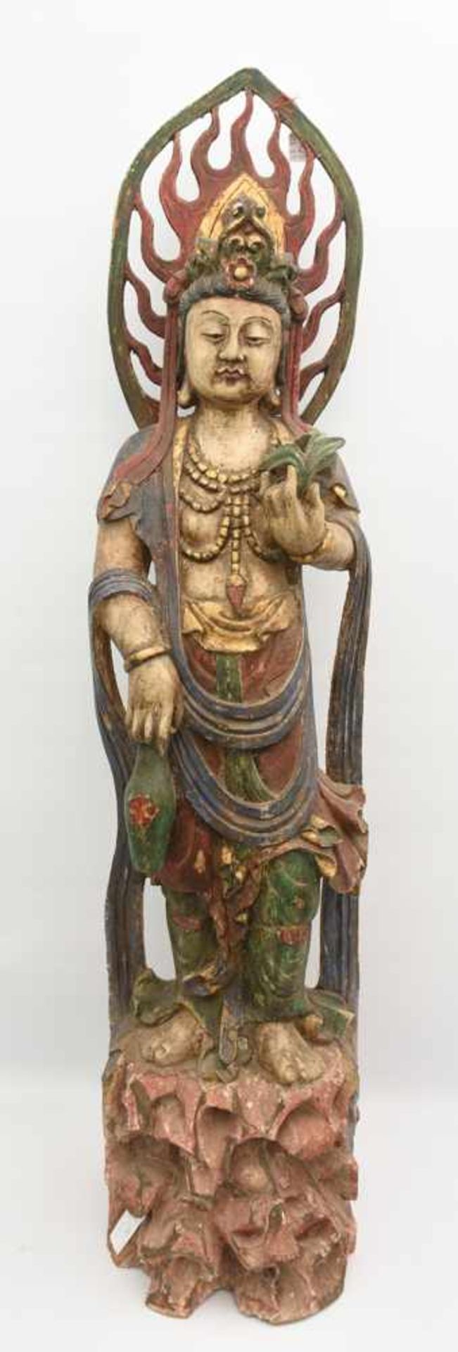 KWAN-YIN, beschnitztes und polychrom bemaltes Holz, China um 1900 Darstellung der chinesischen