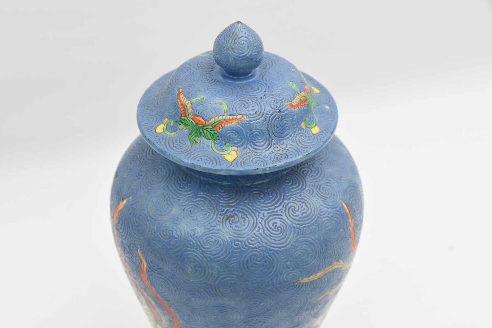 DECKELDOSE, polychrom bemaltes und glasiertes Porzellan , gemarkt, China um 1870 (Tee-/Kräuter-) - Bild 3 aus 5