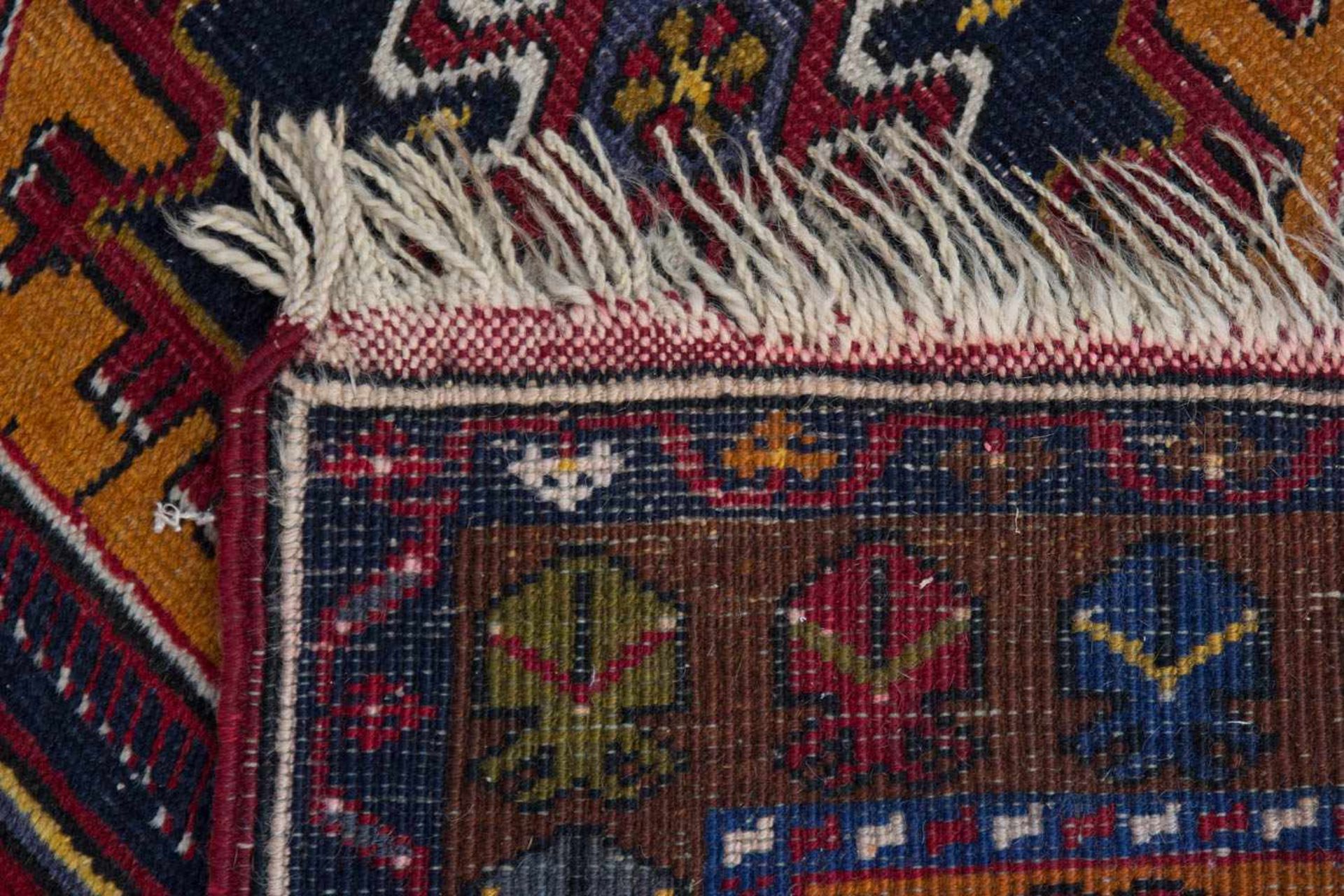TEPPICH, Wolle/Baumwolle, Türkei 20. Jahrhundert Roter Grund, Maße: 92 x 160 - Bild 2 aus 2