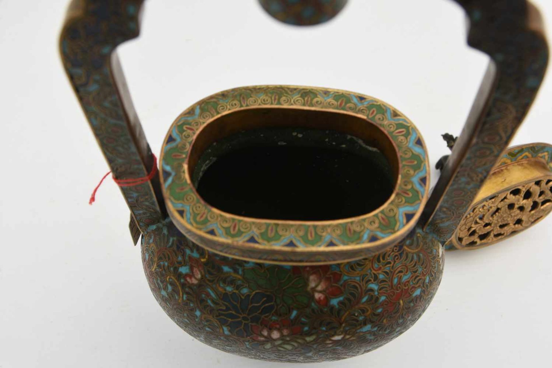 RÄUCHERGEFÄSS, Cloisonné/Emaille mit floralem Dekor, gemarkt, China frühes 19. Jahrhundert Bauchiges - Bild 7 aus 7