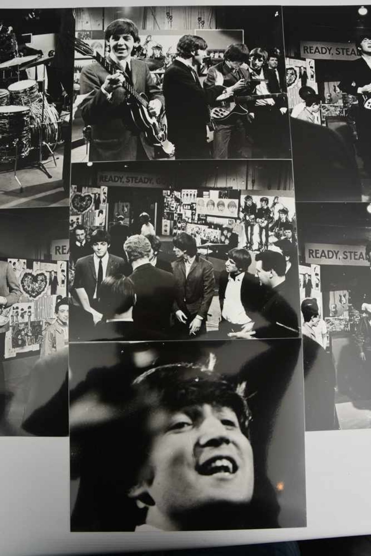 THE BEATLES- PHOTOGRAPHS 5: "Ready Steady Go", SW-Abzüge auf Fotopapier, 1964 13 großformatige SW- - Bild 3 aus 8