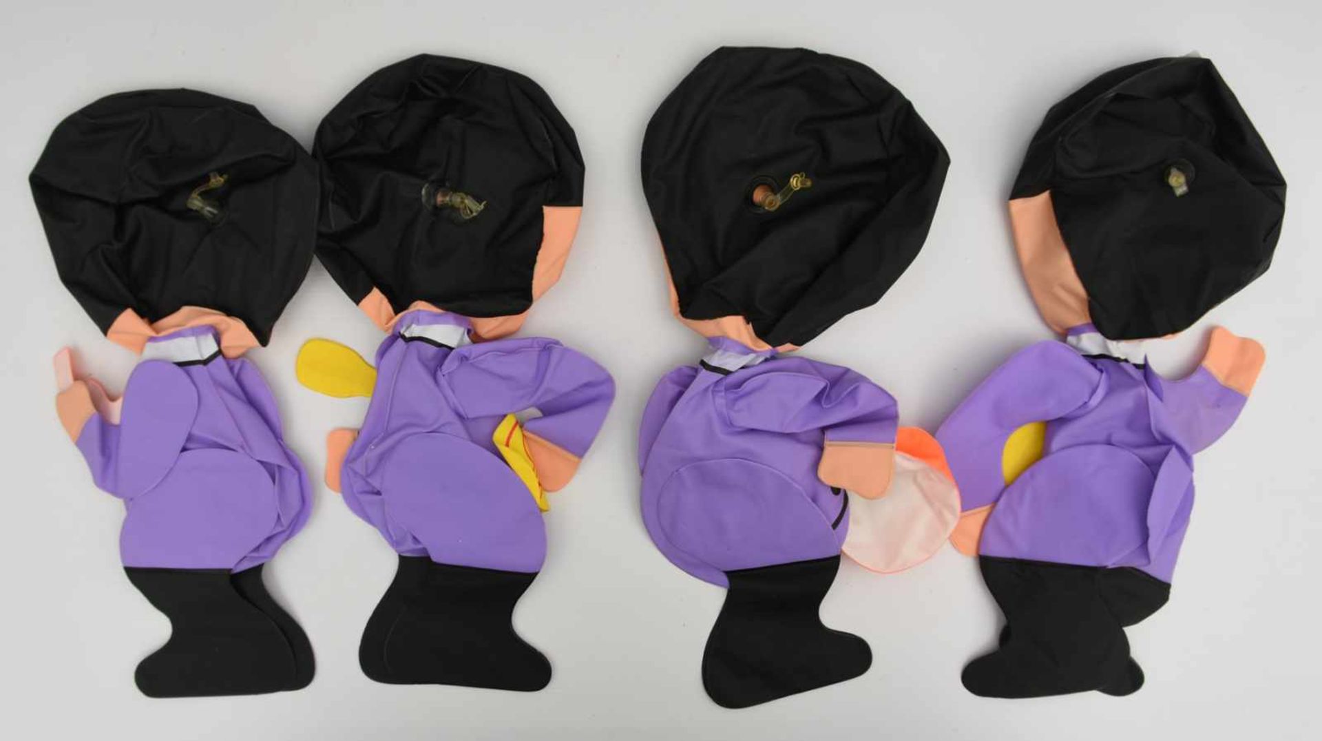 THE BEATLES- DOLLS: Aufblasbare Puppen, polychrom bedrucktes Weichplastik, Schweiz 1966 Vier - Bild 2 aus 2