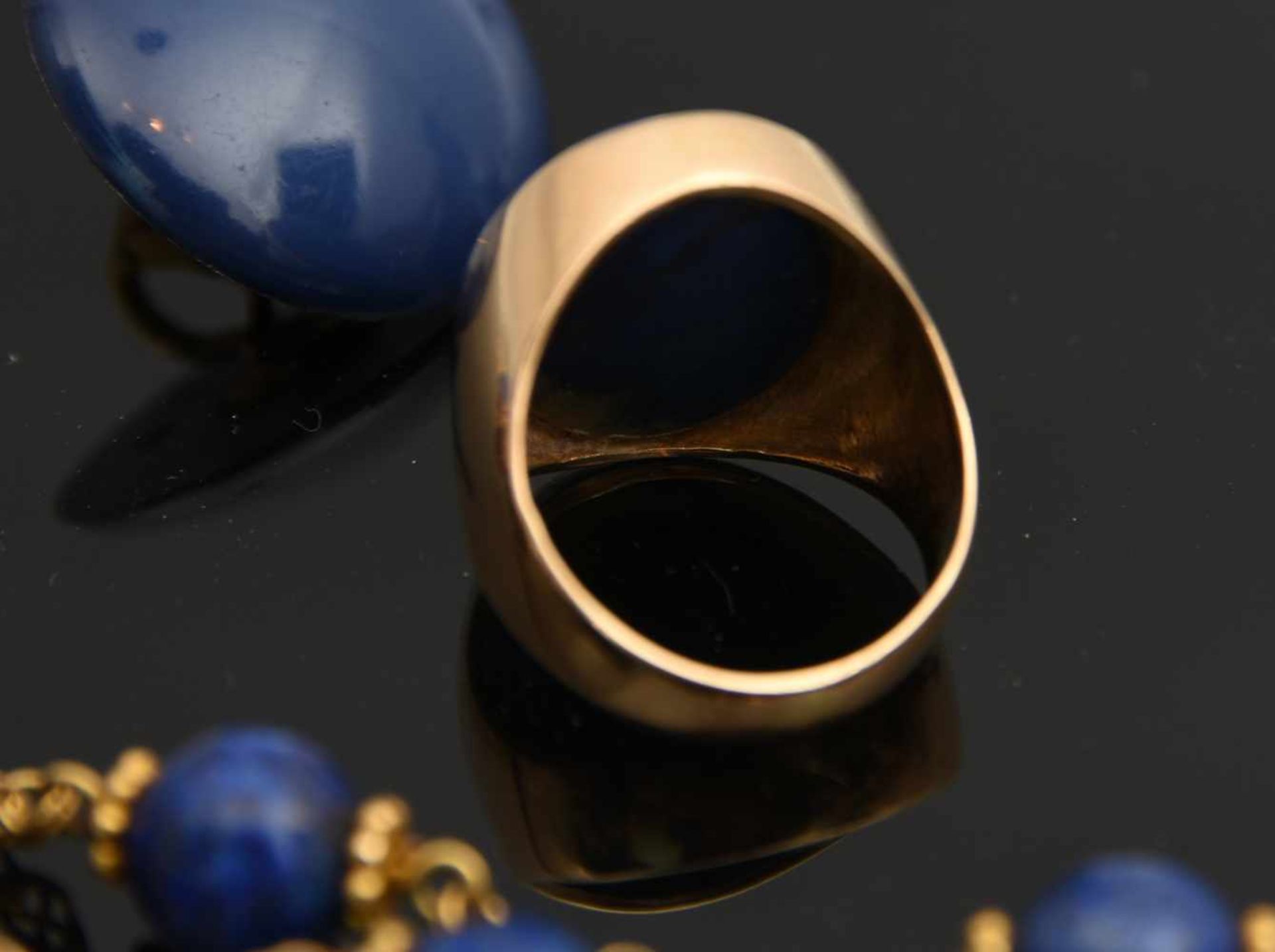 KONVOLUT LAPISLAZULI-SCHMUCK, 750 GG, teils gepunzt, 20. Jahrhundert Konvolut aus: Einem Ring mit - Bild 3 aus 5