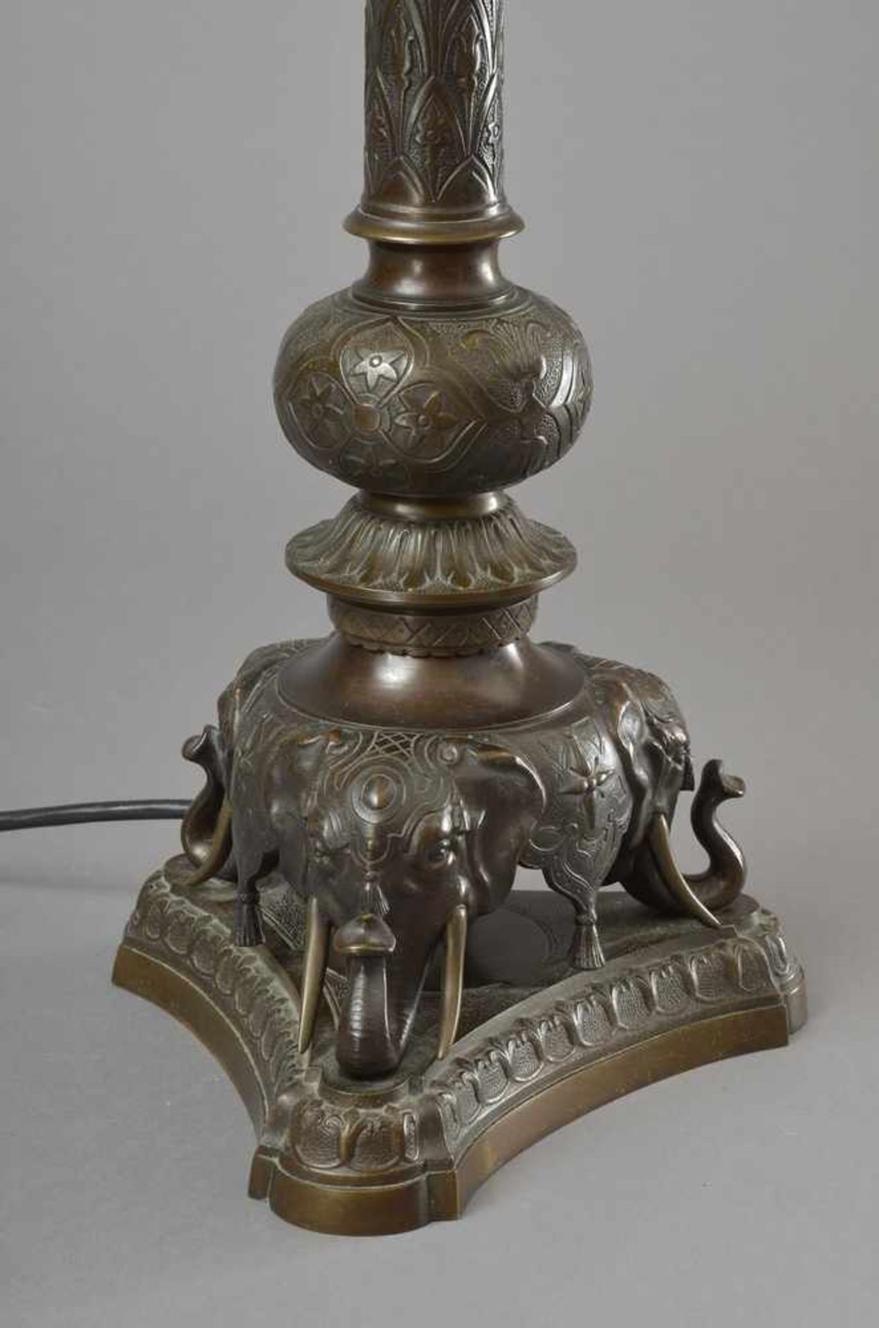 Bronze Tischlampenfuß in orientalischer Façon "Elefanten", um 1920/30, H. 82cm - Bild 2 aus 4