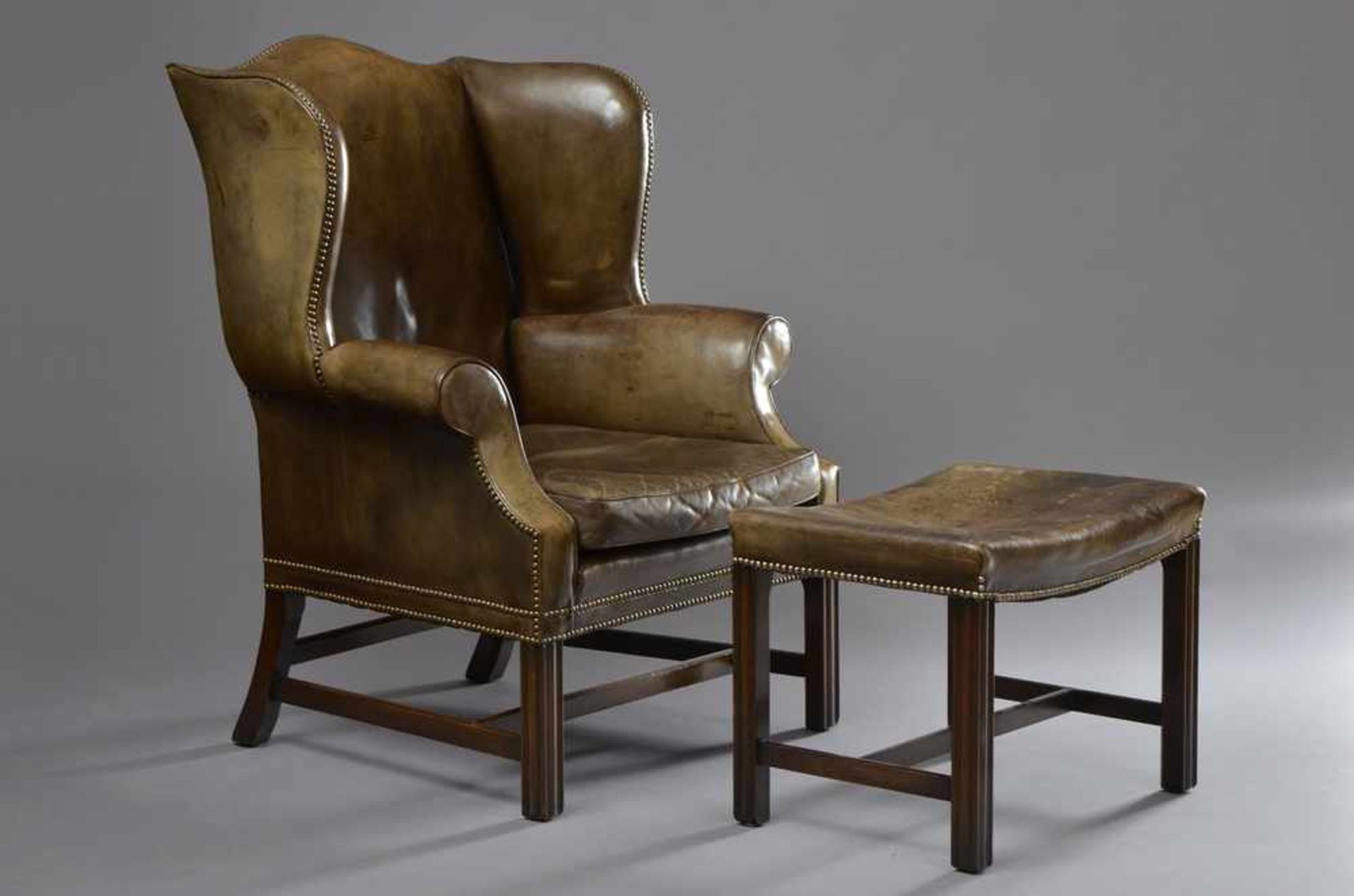 Leder Grandfather-Wingchair mit Fußhocker 110x85x72cm (Sitzhöhe: 46cm)