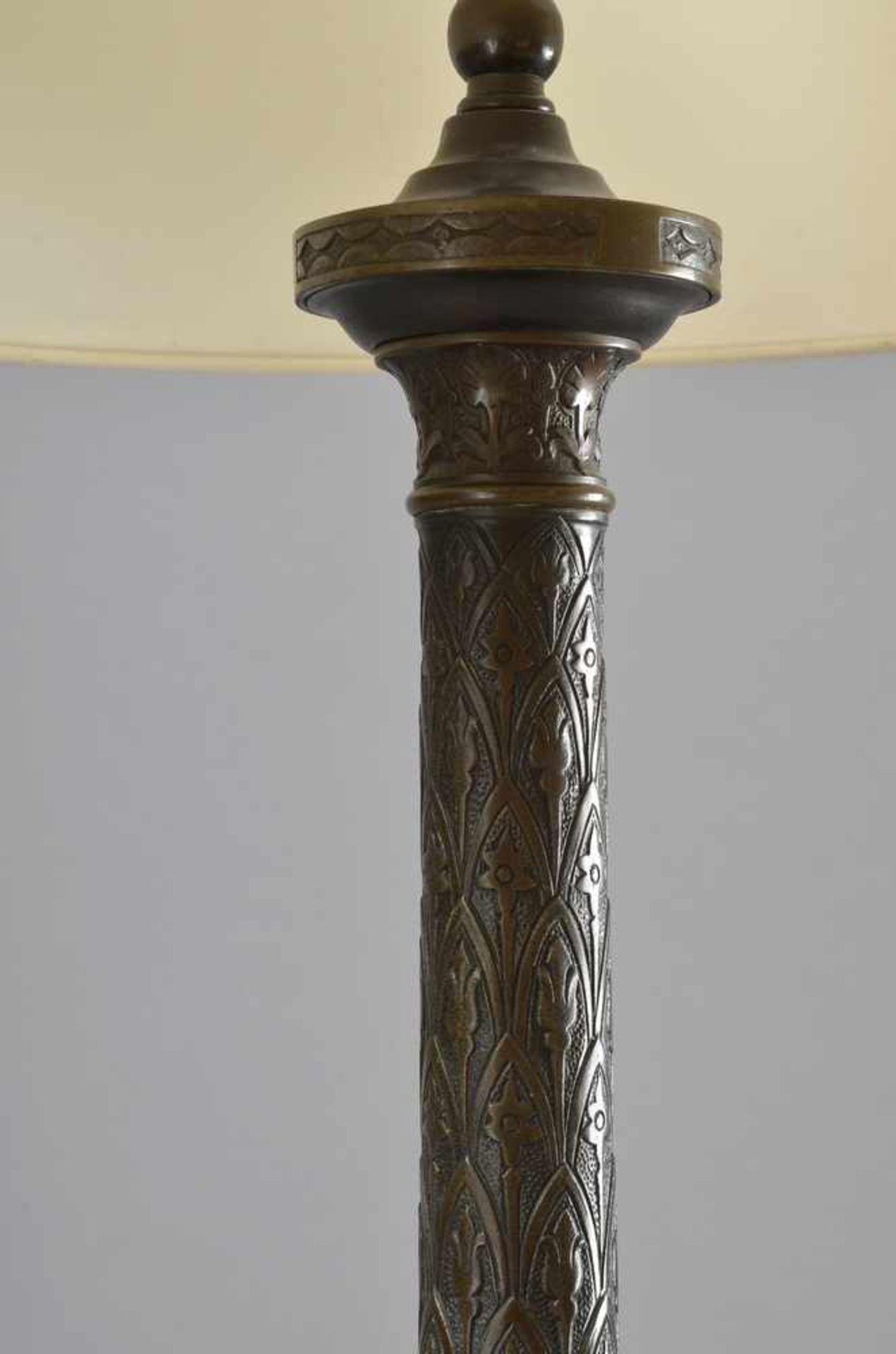 Bronze Tischlampenfuß in orientalischer Façon "Elefanten", um 1920/30, H. 82cm - Bild 3 aus 4