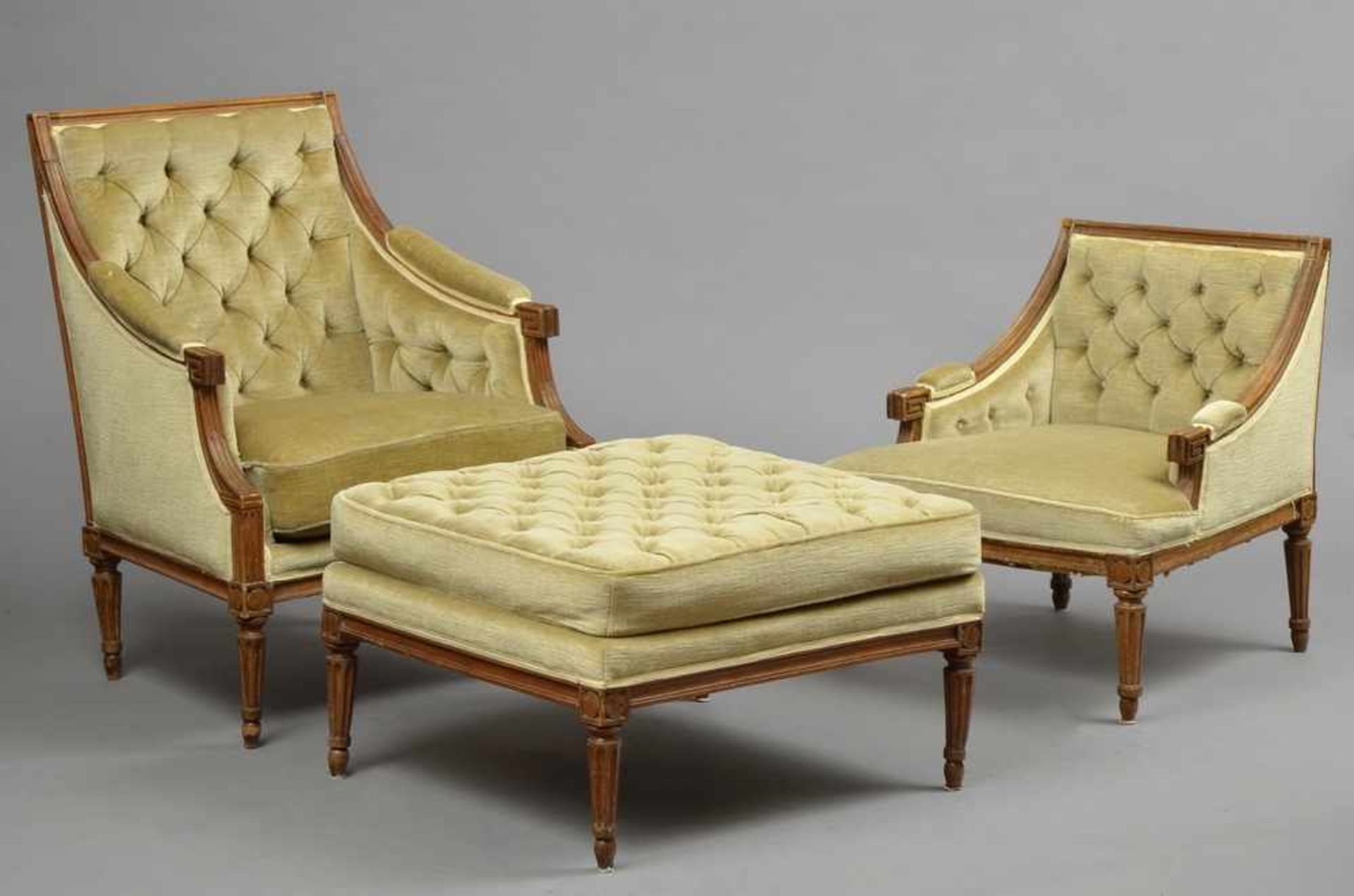 3 Teile klassizistische Eichen Sitzmöbel in strenger Form mit kannelierten Beinen: 2 Sessel mit