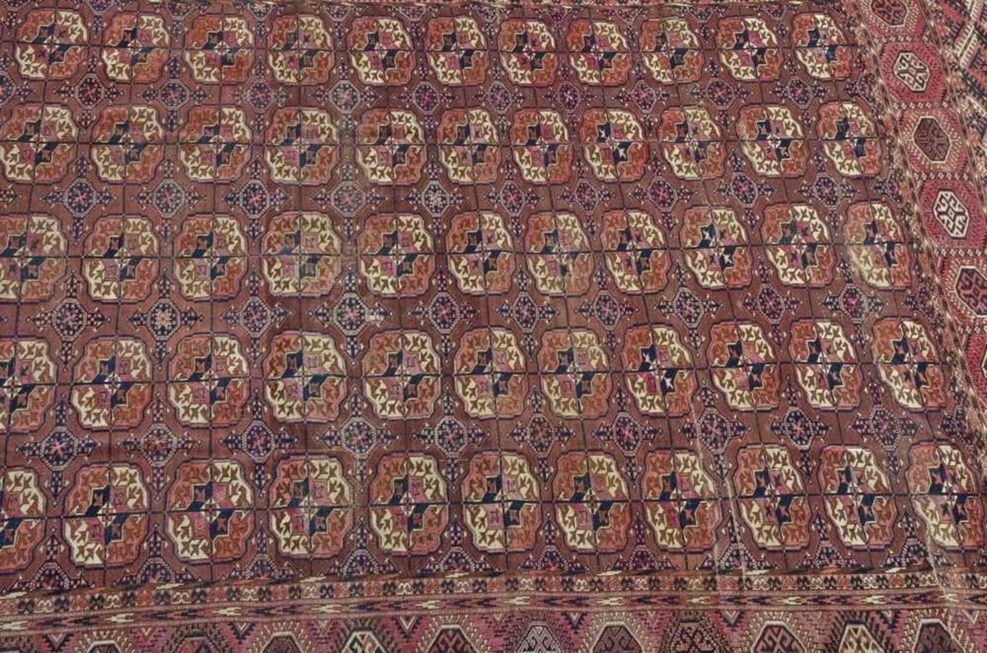 Tekke Turkmenen Hauptteppich, Ende 19.Jh., 343x205cm, Florschäden - Bild 2 aus 3