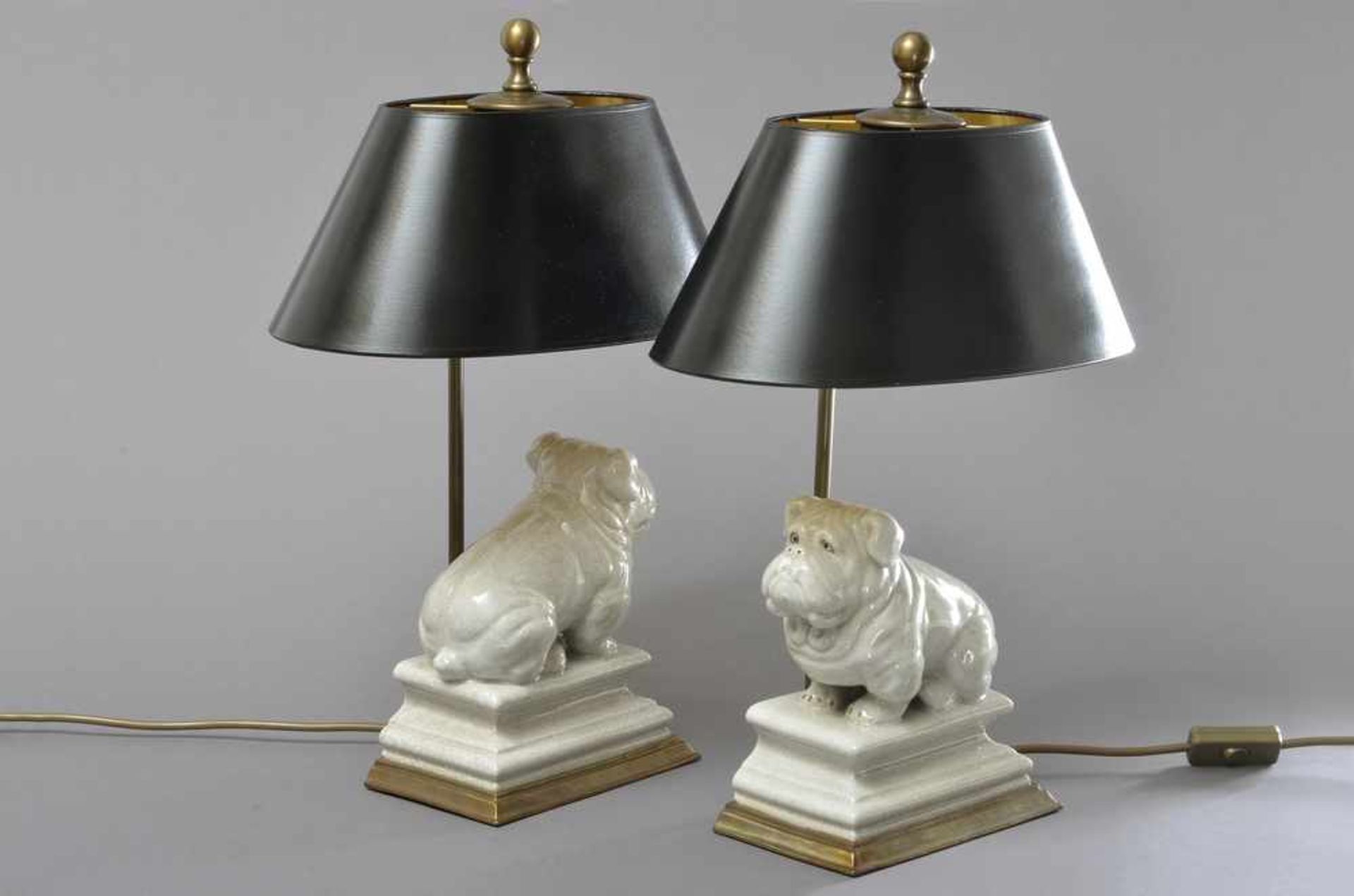 Paar moderne Tischlampen "Englische Bulldoggen", Keramik mit Metallmontierung, H. 50cm