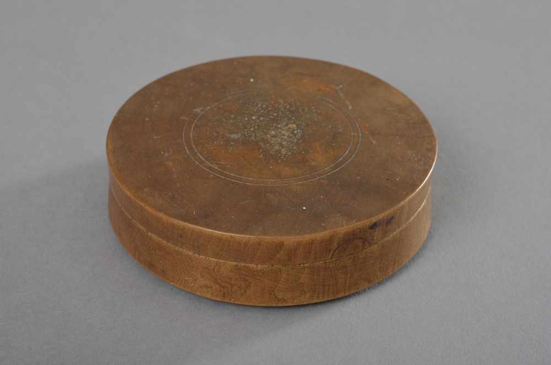 Chinesischer Kompass aus schwarz eingefärbtem Holz mit eingelassener Kompassnadel und Glasdeckel, - Bild 3 aus 3