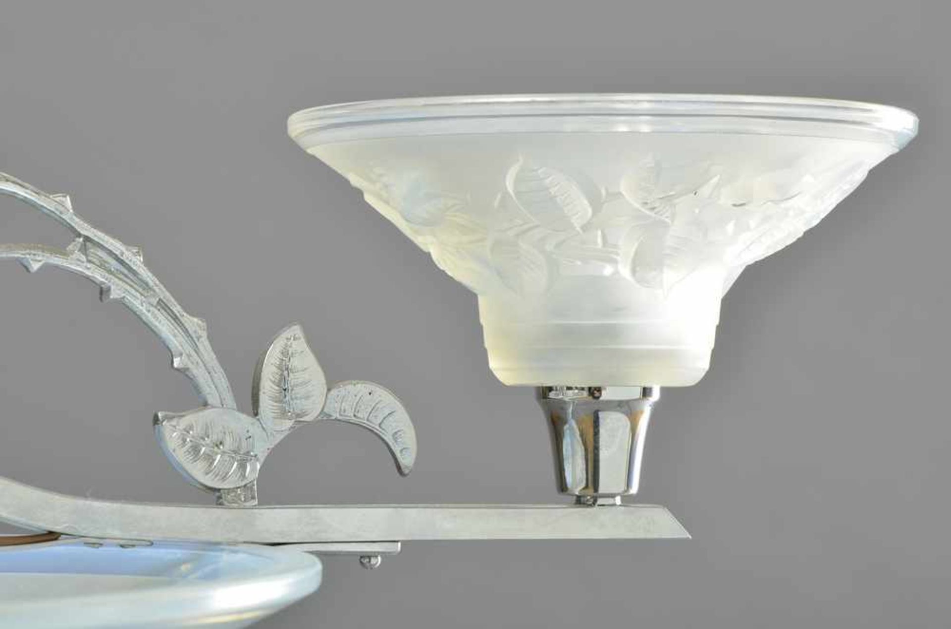 Art Deco Deckenlampe, 3armig mit Mittelkuppel, am Rand der Kuppel sign.: P.Maynadier/France, H. ca. - Bild 2 aus 4