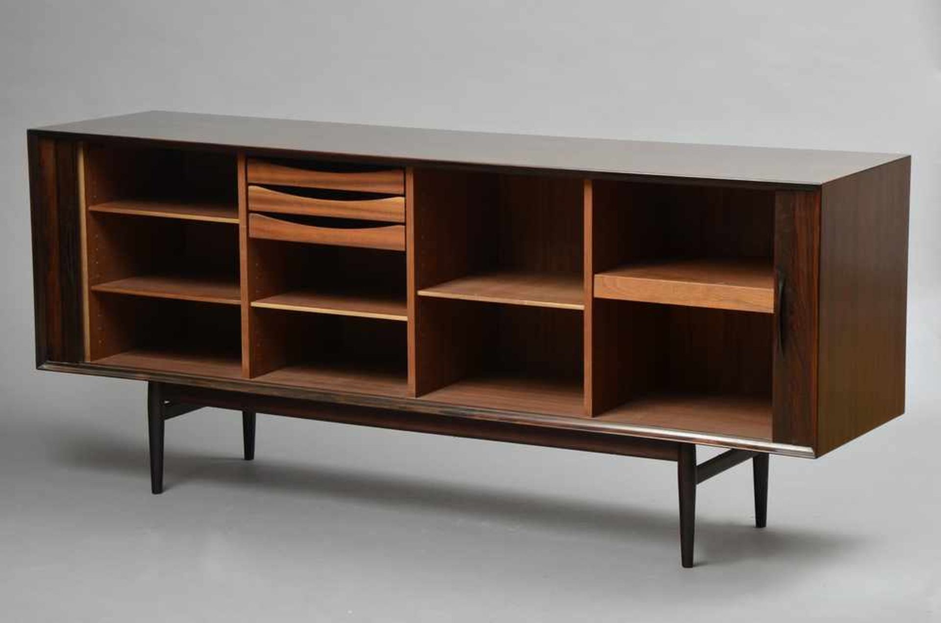 Midcentury Design Sideboard mit Lamellentüren, massiv Palisander, Herst: Sibast, Entw.: Arne - Bild 2 aus 2