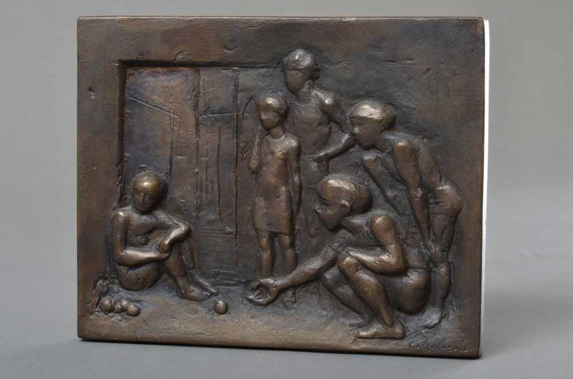 Waschk-Balz, Doris (*1942) "Kinder beim Murmelspiel", 1978, 203/300, Bronzerelief, 20,5x16cm