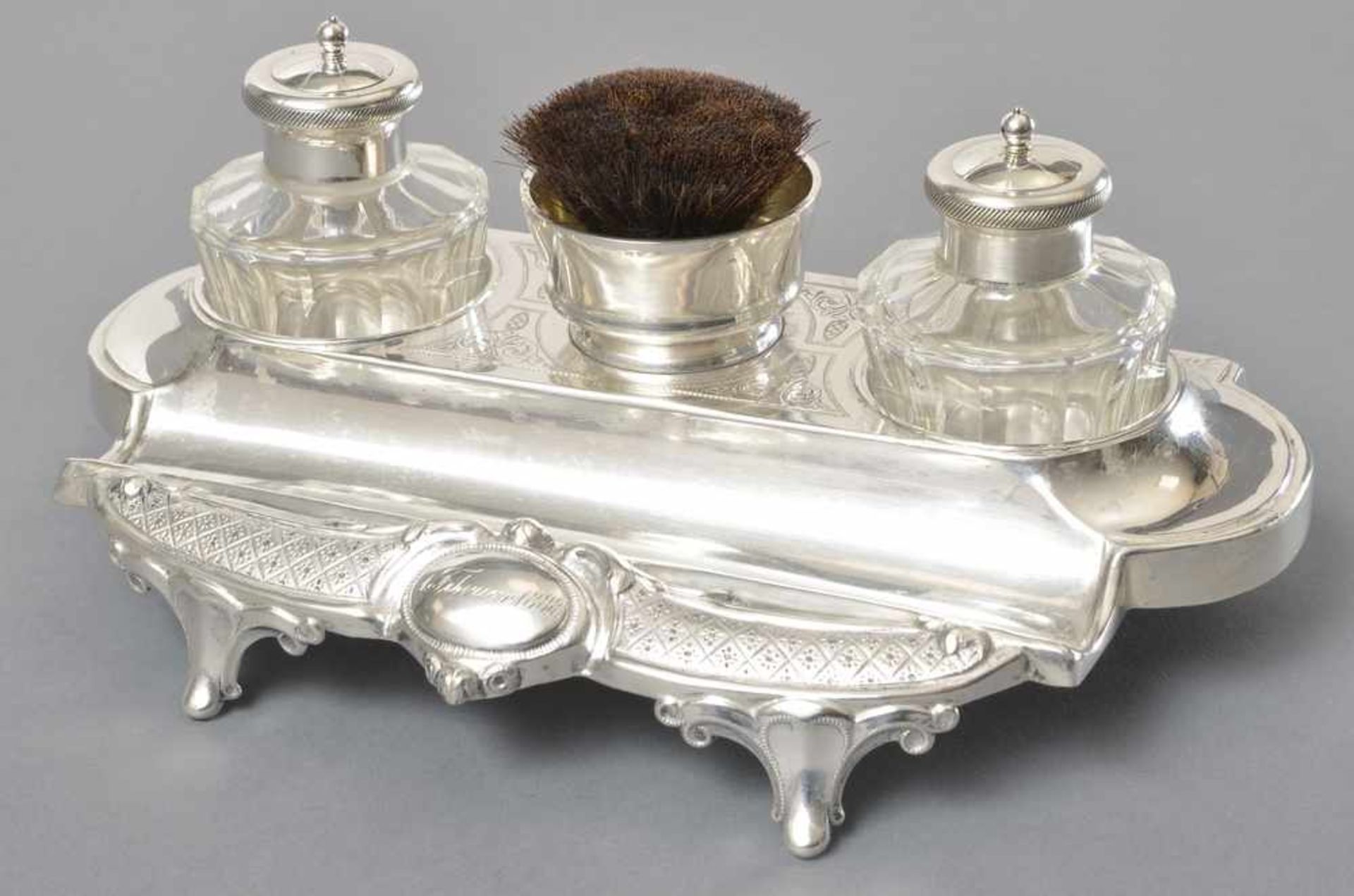 Schreibset mit Kristall Tintenfässern, Untersatz und Deckel Silber 800, Wilkens, gewidmet 1888 an - Bild 3 aus 3