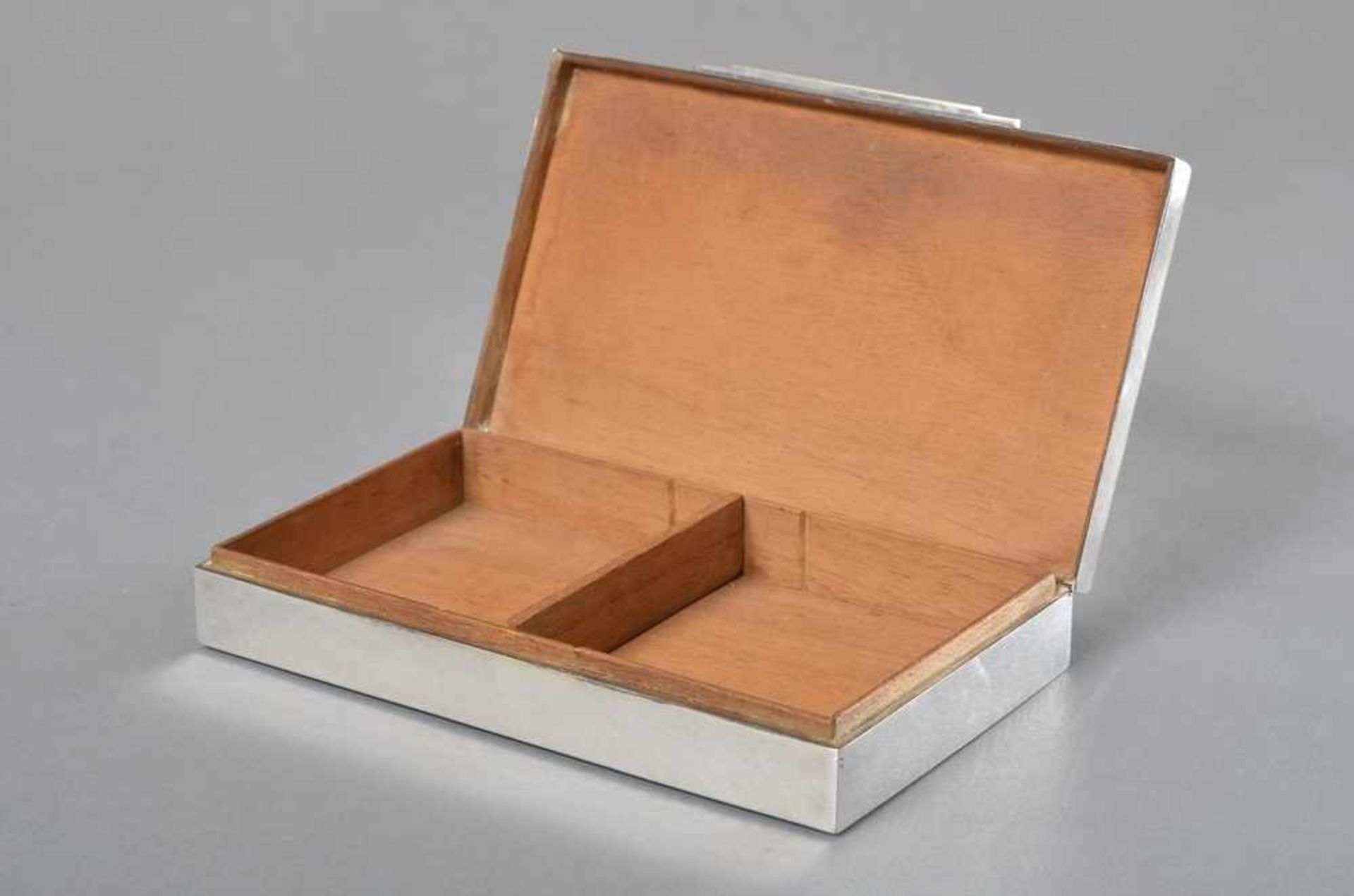 Rechteckiger martellierter Kasten mit Holzinterieur, Silber 835, 3,5x19,5x11cm - Bild 2 aus 2