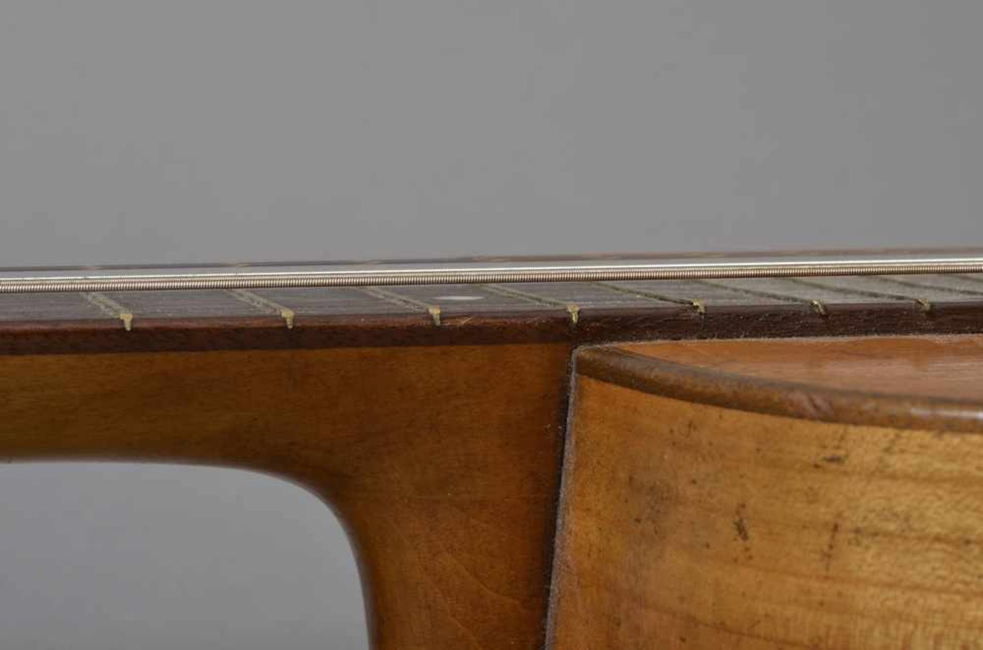 Historische Gitarre, Mensur 62cm, Gesamtlänge 93cm, Saitenhöhe 4mm, ca. 100 Jahre alt, spielbar - Image 8 of 8