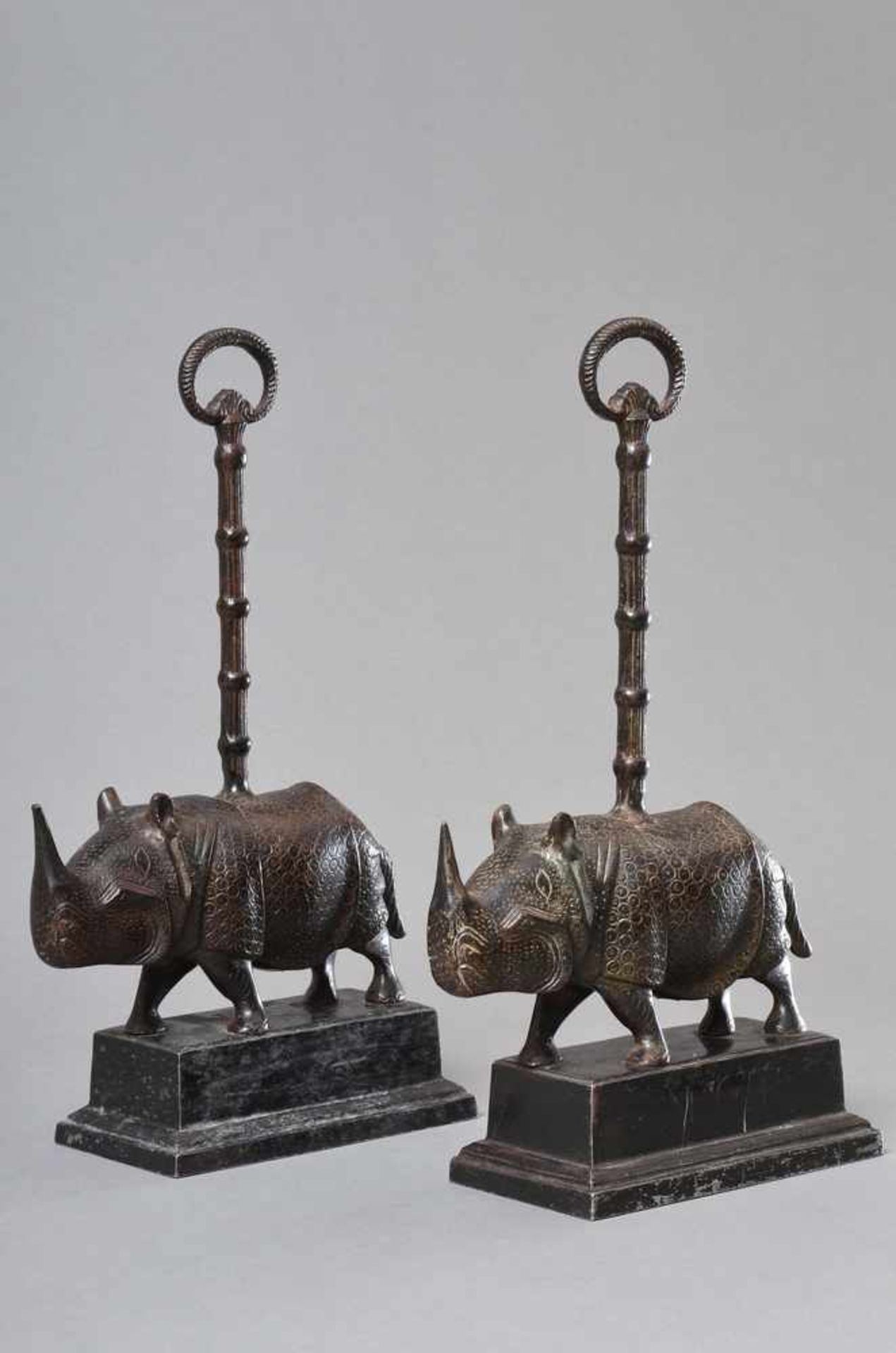 Paar "Rhinozeros" Doorstopper, Bronze, Indien 20.Jh., H. 41cm