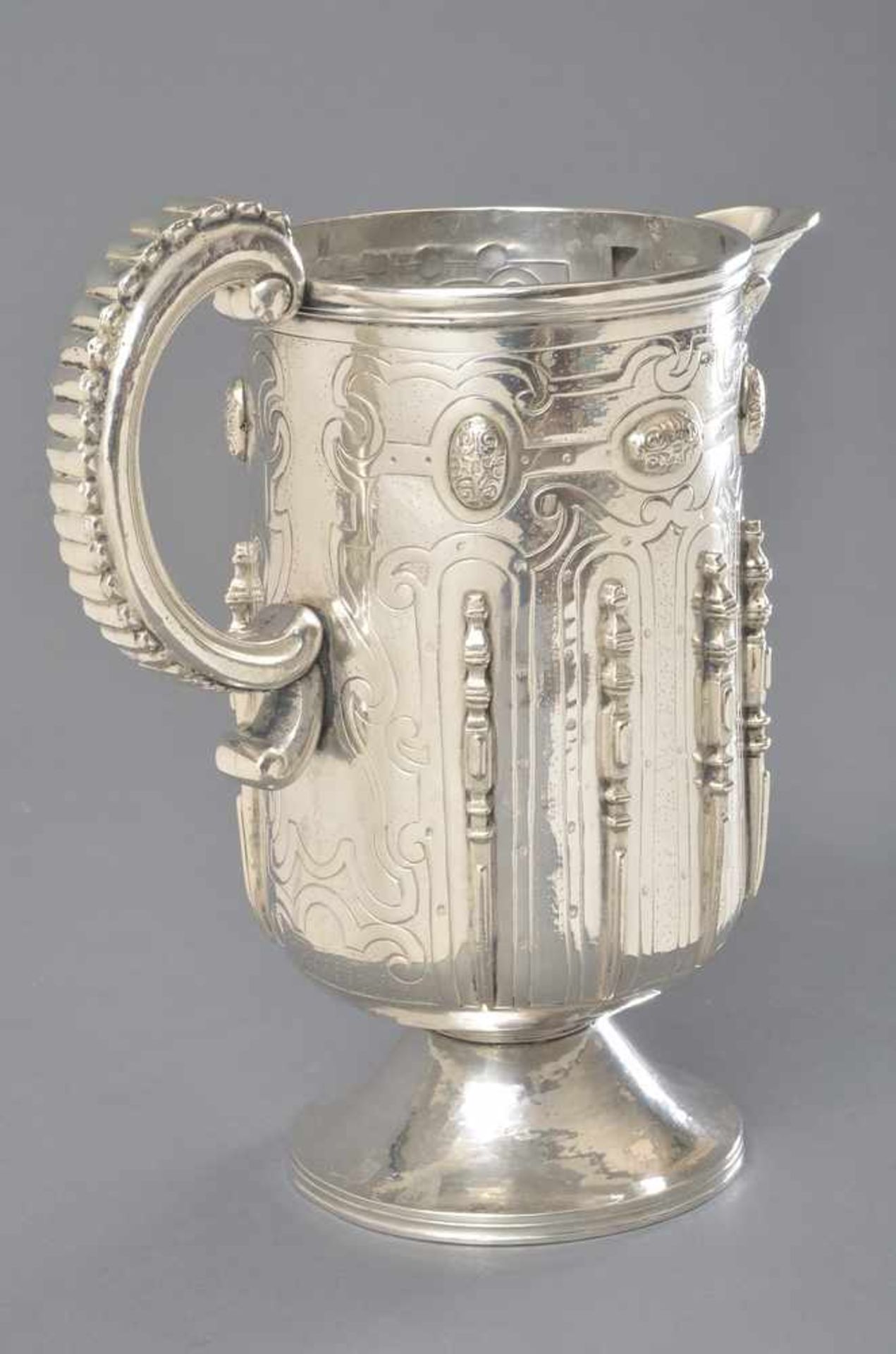 Südamerikanische Schankkanne mit reichem Relief Dekor, 19.Jh., Silber, 954g, H. 22cm, Ø 11cm - Bild 2 aus 6