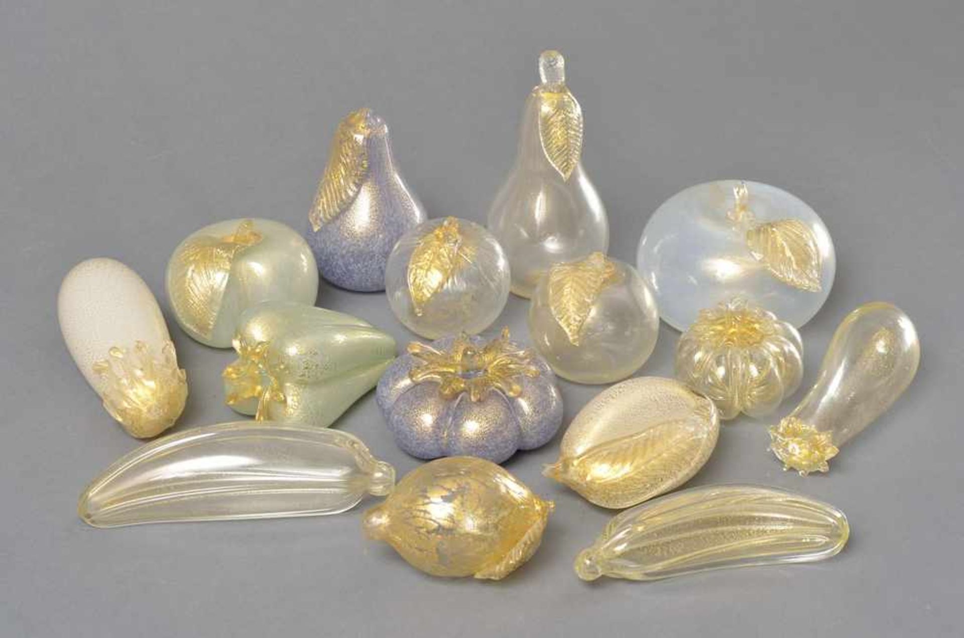 15 Diverse Murano Glas "Früchte" in hellen Farben und Goldeinschmelzungen, L. bis 15cm, kleine
