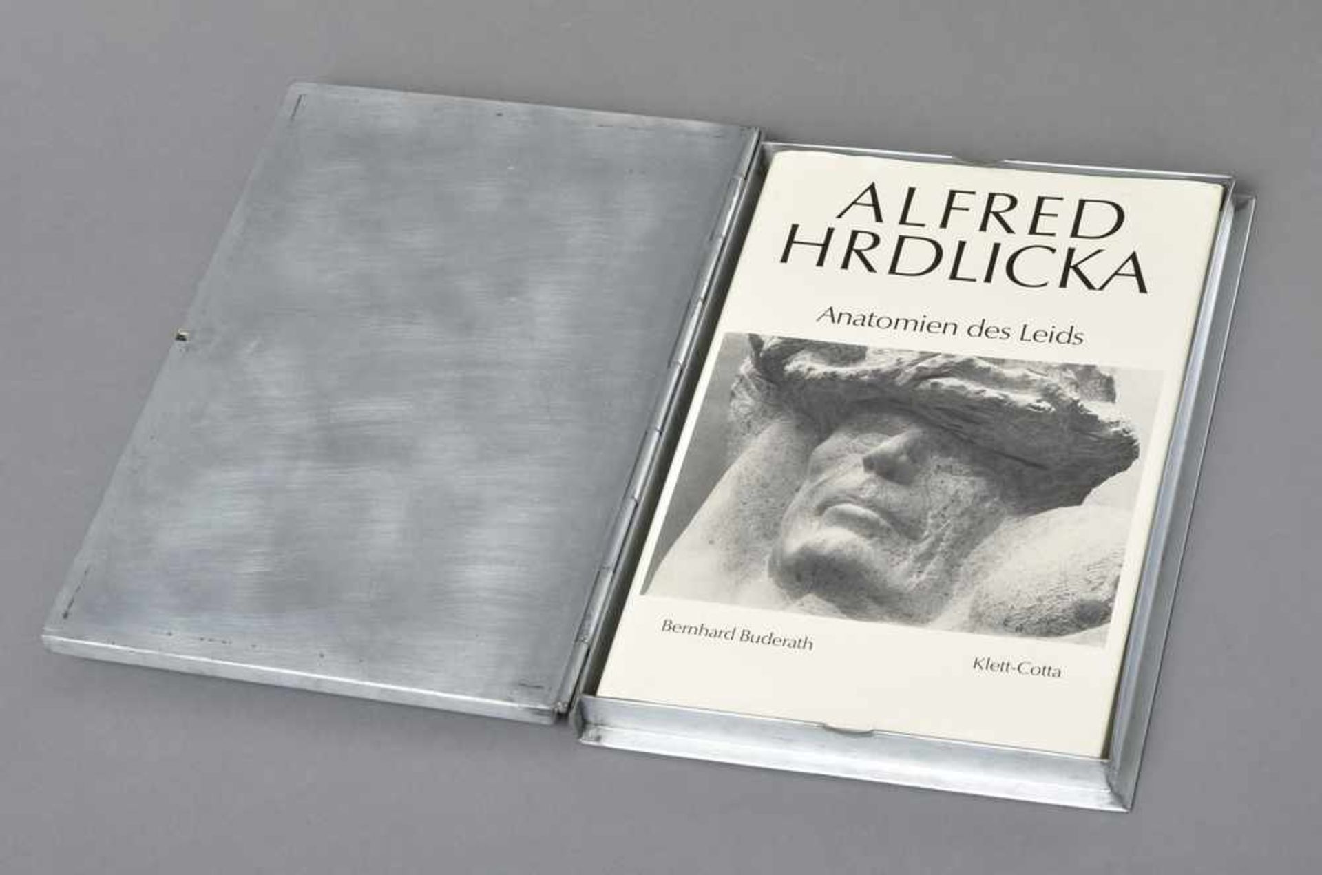 Hrdlicka, Alfred (1928-2009) "Anatomie des Leids", Buch in Schatulle mit Bronze Relief, 7/20, 36, - Bild 2 aus 5