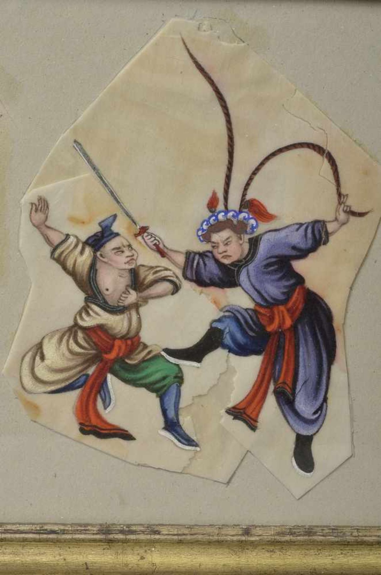 Chinesisches Reispapier Fragment mit farbigen Figuren "Kampfszene", m.R. 21,5x57,5cm - Bild 3 aus 3