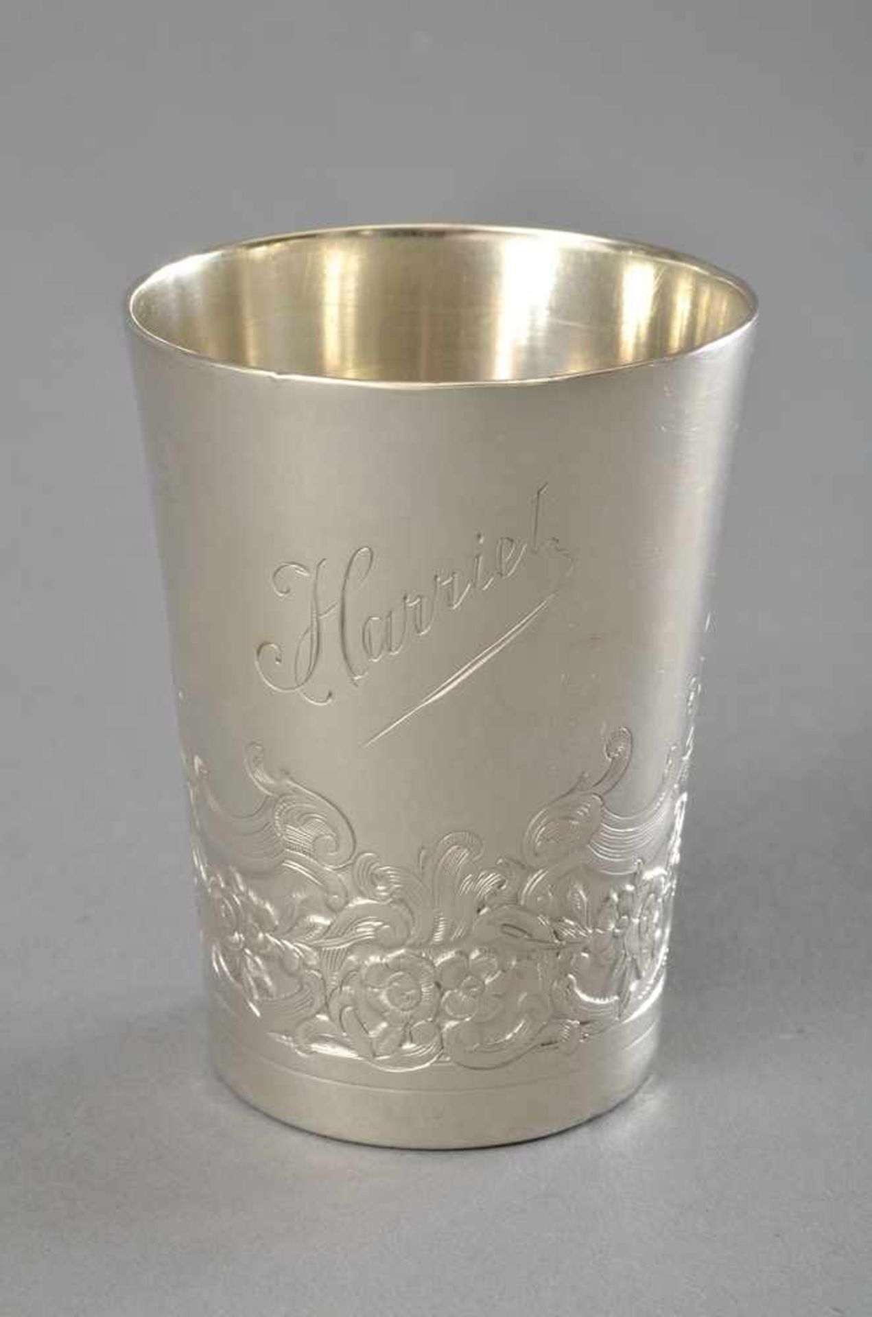 Gravierter Becher "Harriet" mit Blumenrocaillen, Bruckmann & Söhne, Silber 800, 98g, H. 8cm,