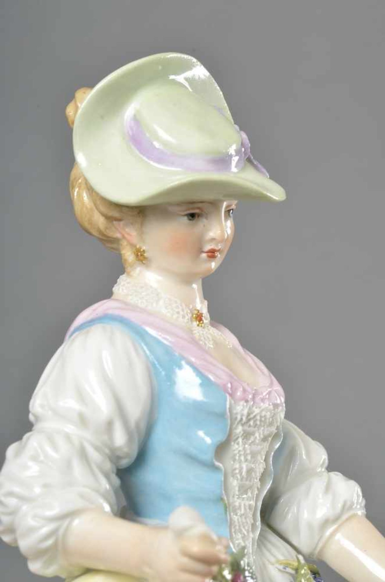 Meissen Figur "Dame mit Trauben", Entw.: Michel Victor Acier um 1780, Modellnr. F.84, um 1900, H. - Image 5 of 5