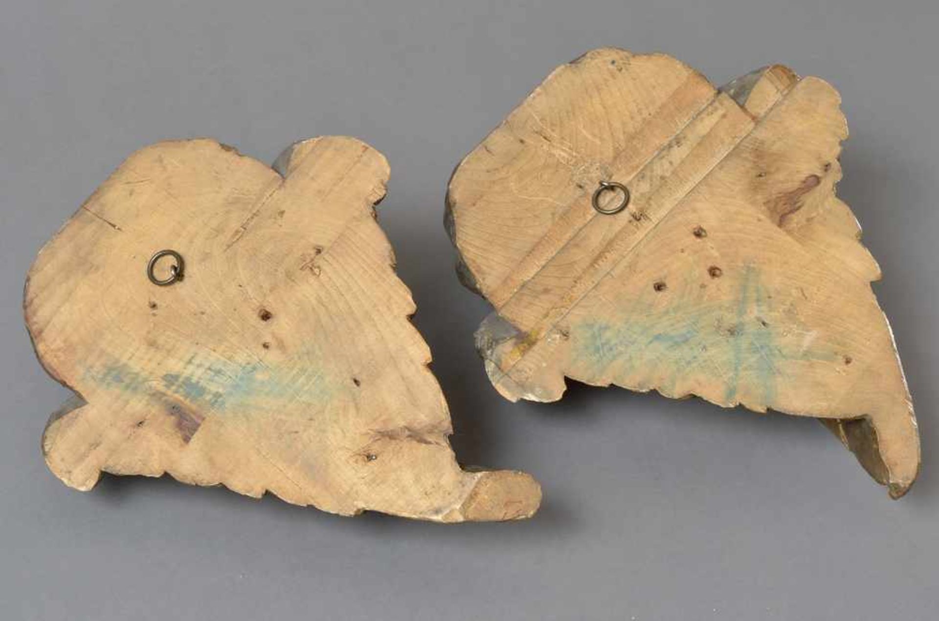 Paar historische, farbig gefaßte Engelsköpfe, H. 36cm, z.T. abgeplatzt - Image 3 of 3