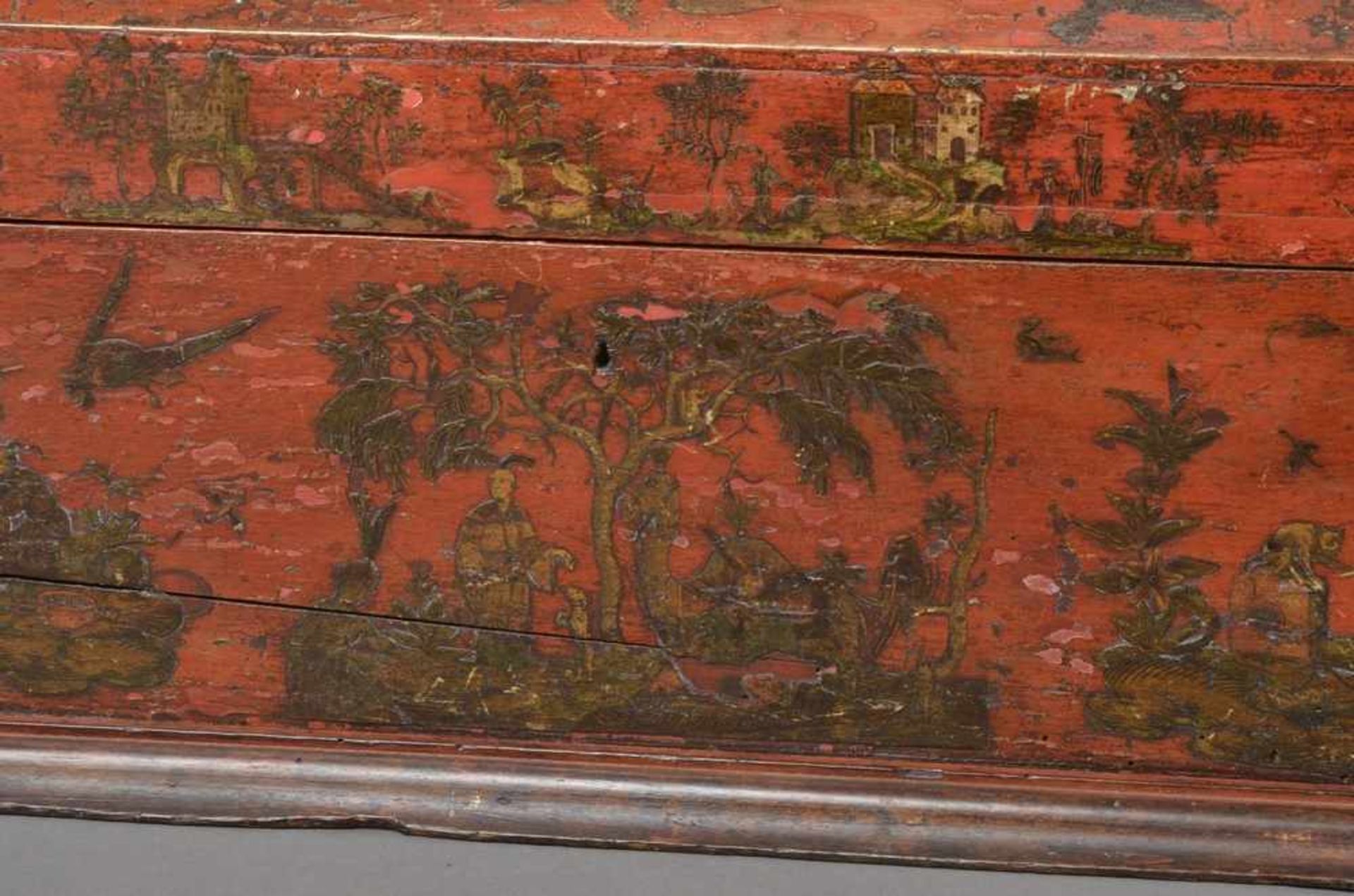 Venezianische Kassette in Truhenform mit gewölbtem Deckel und "Chinoiserie Szenen" in Arte-povera- - Bild 5 aus 6