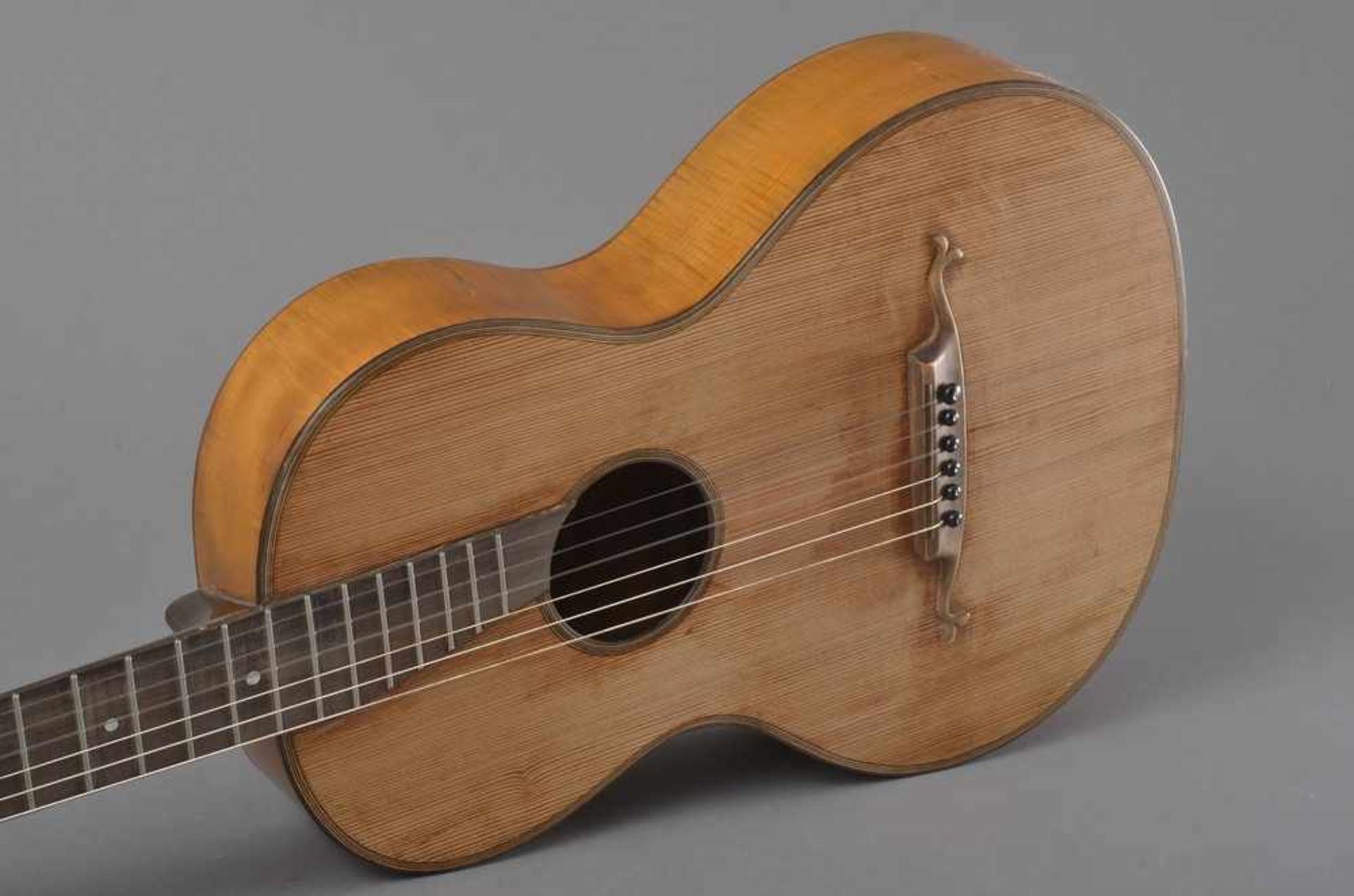 Historische Gitarre, Mensur 61,3cm, Gesamtlänge 93cm, Saitenhöhe 5mm, ca. 100 Jahre alt, spielbar - Image 4 of 7