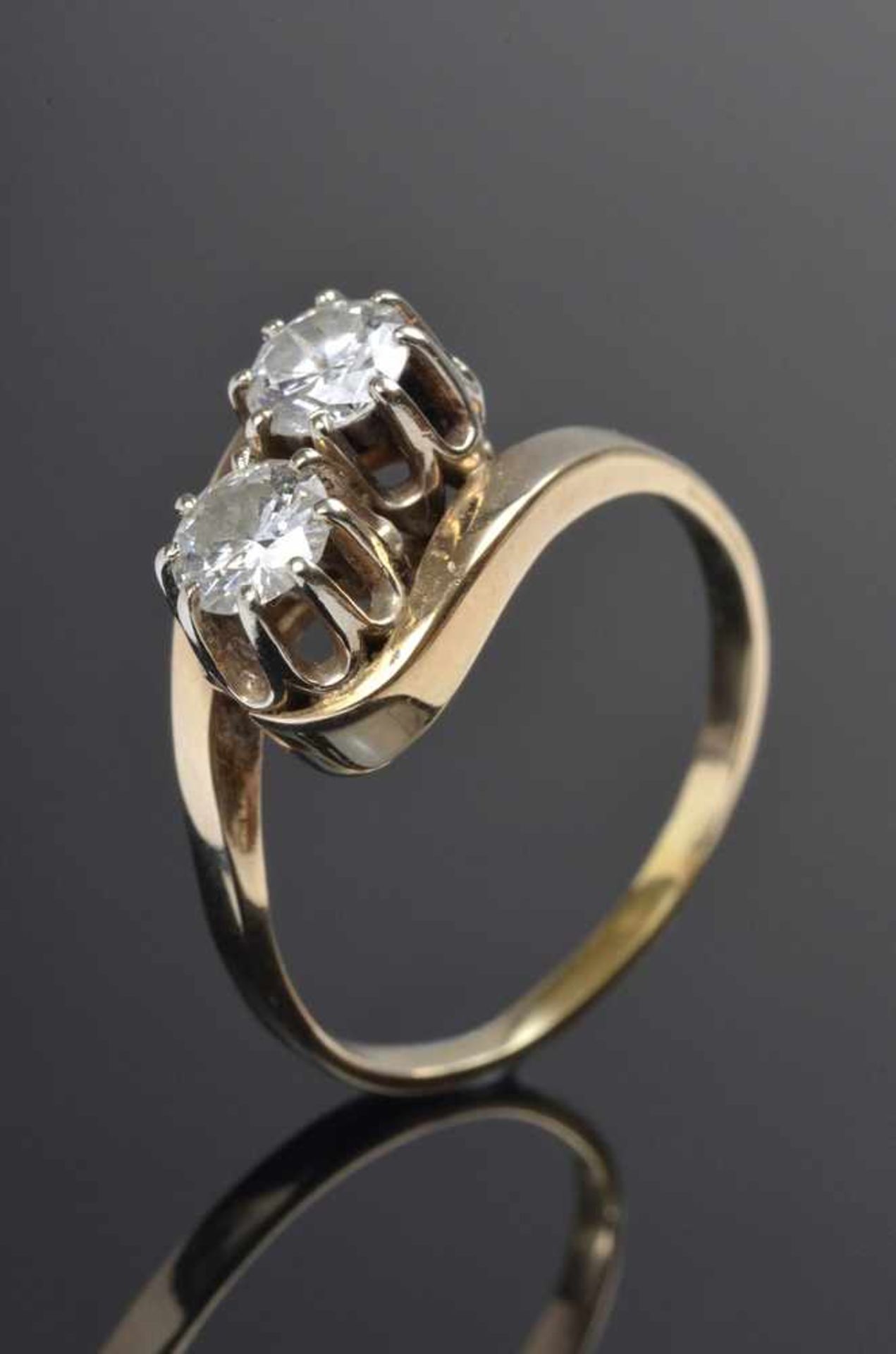 Ring mit gegenläufigen Schienen und 2 Brillanten (je ca. 0,50ct), GG 585, Gr. 58,5 - Bild 2 aus 2