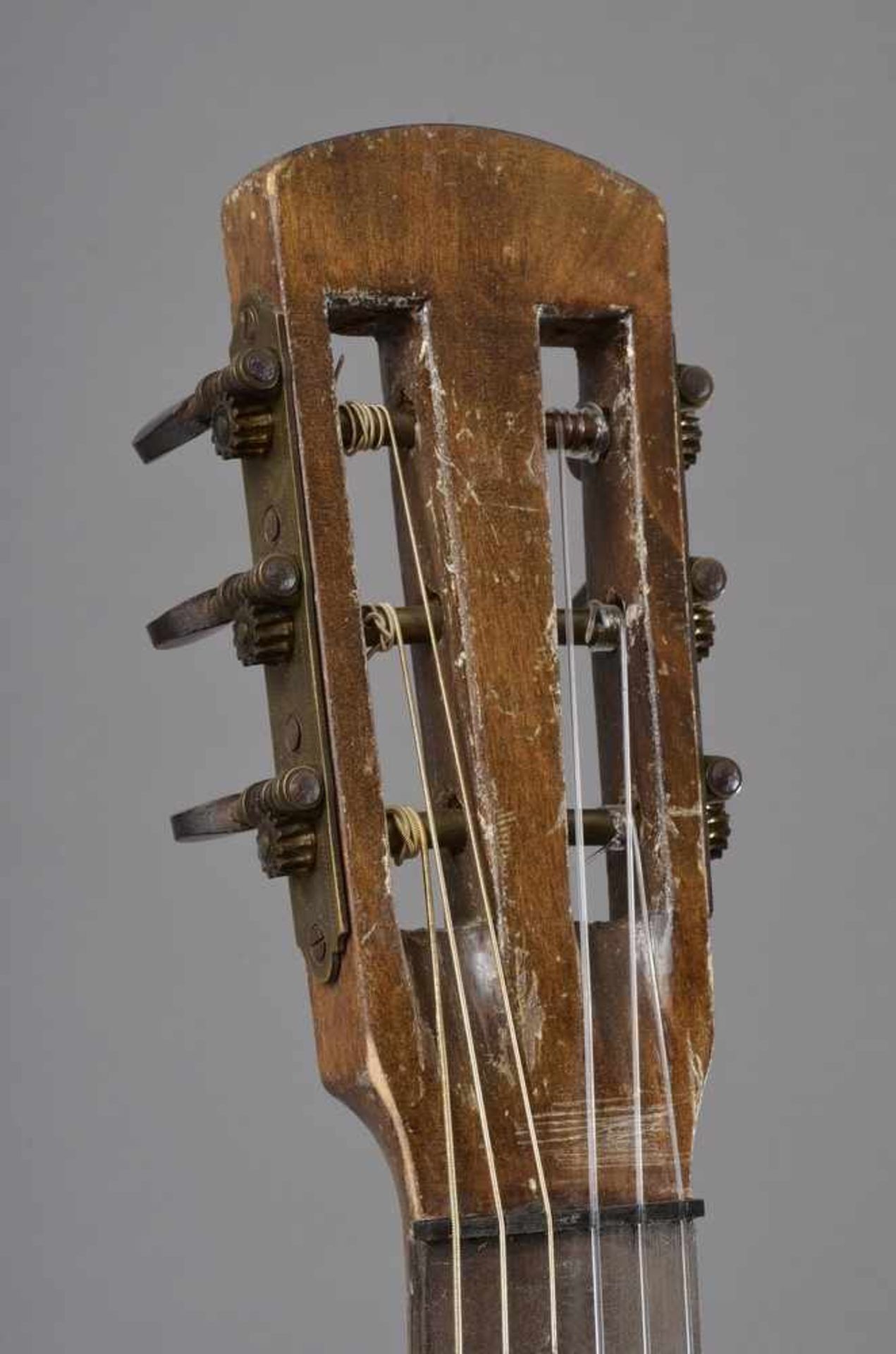 Historische Gitarre, Mensur 61,3cm, Gesamtlänge 93cm, Saitenhöhe 5mm, ca. 100 Jahre alt, spielbar - Image 6 of 7